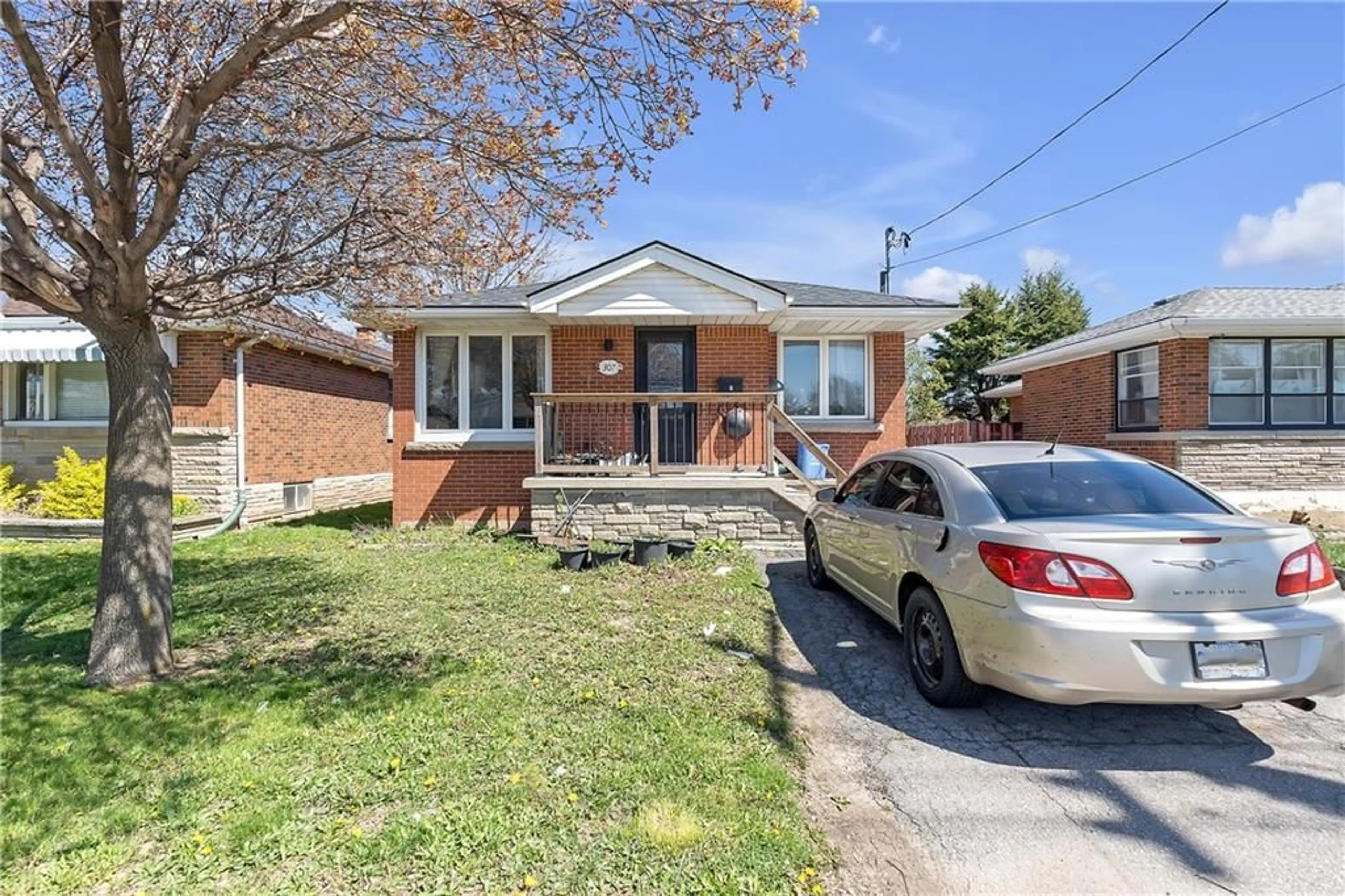 Home with brick exterior material for 307 Mohawk Rd, Hamilton Ontario L9A 2J5
