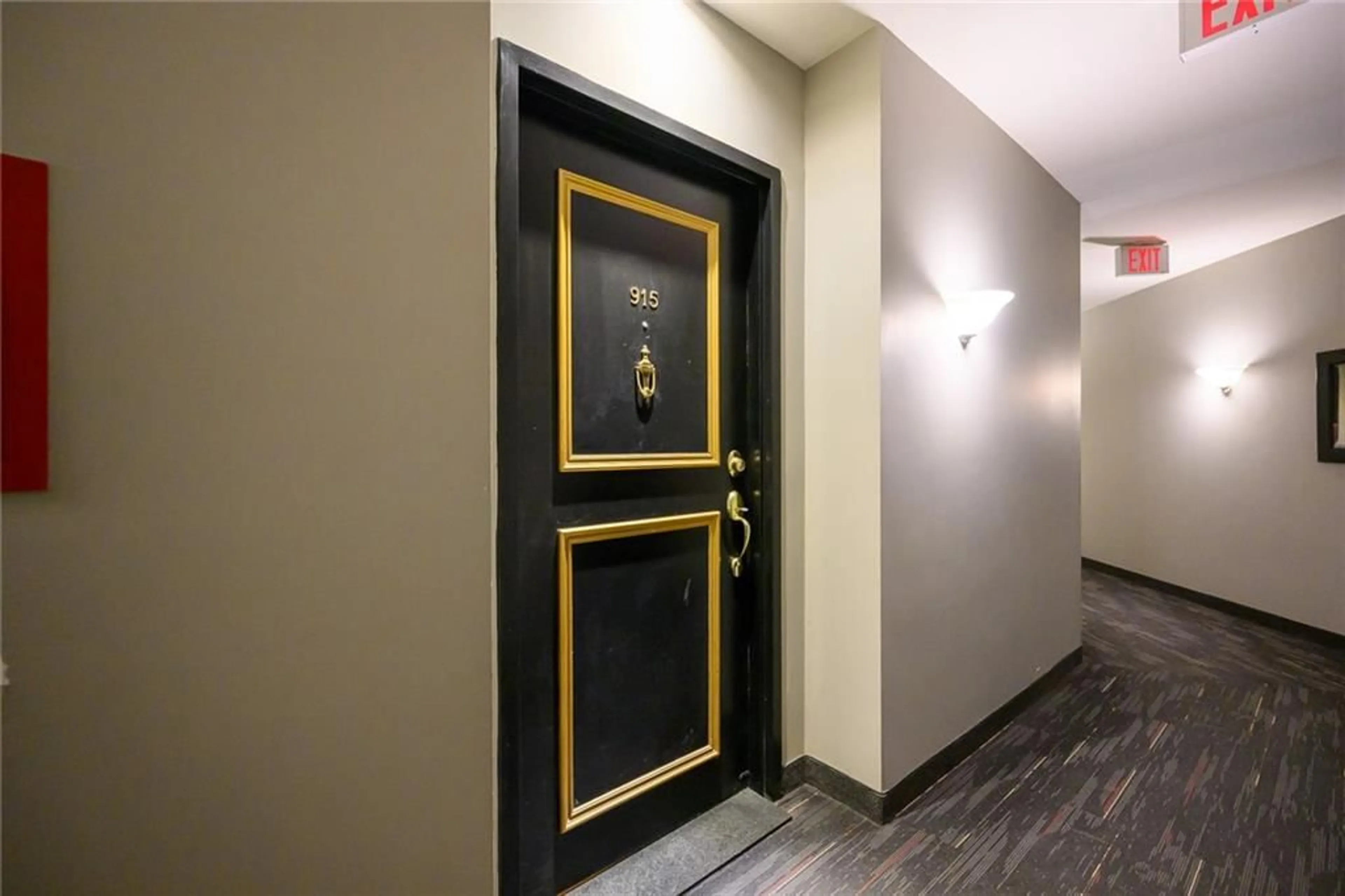 Indoor foyer, unknown floor for 135 JAMES St #915, Hamilton Ontario L8P 2Z6