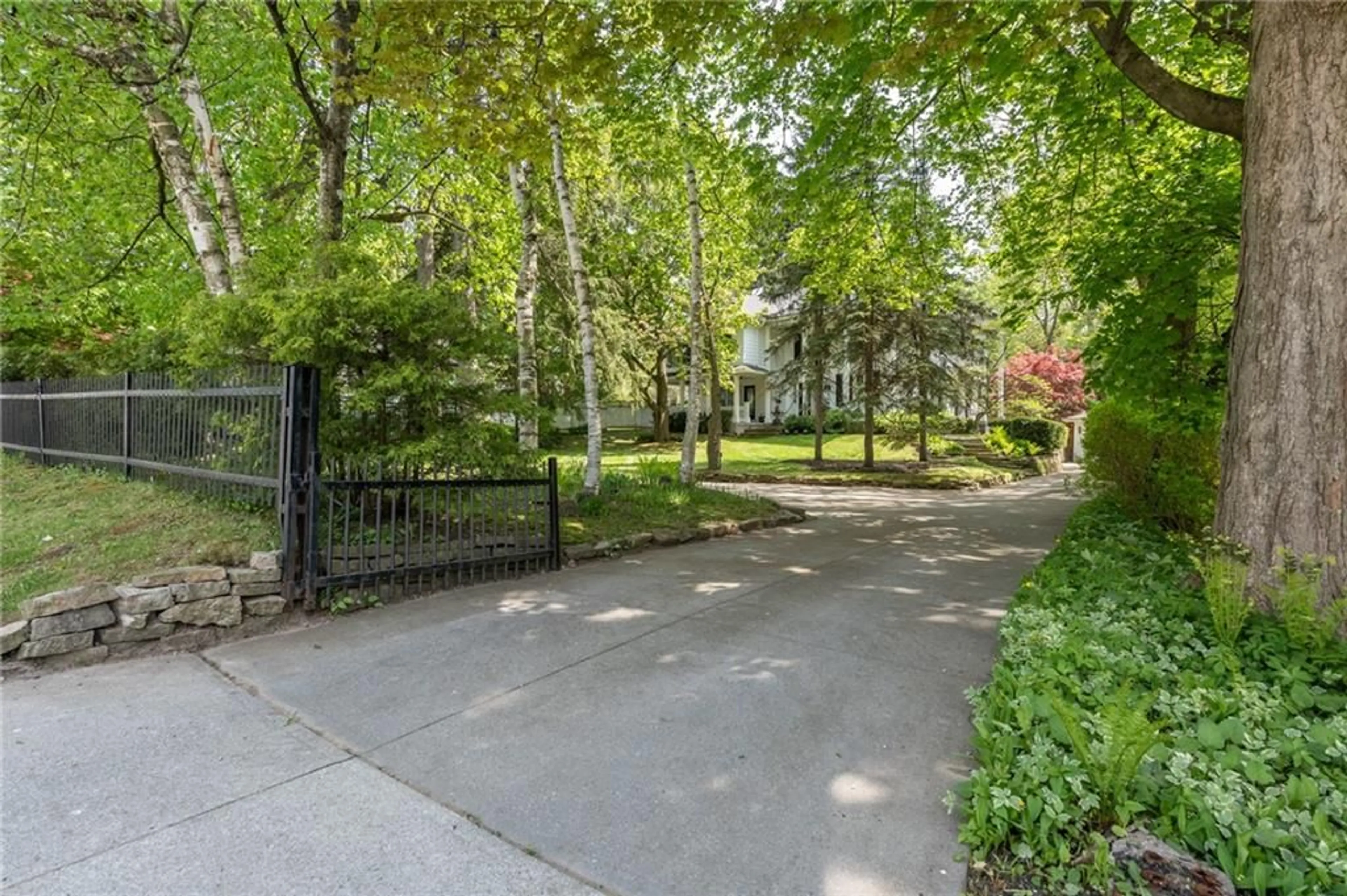 Fenced yard for 28 Sulphur Springs Rd, Ancaster Ontario L9G 1L8