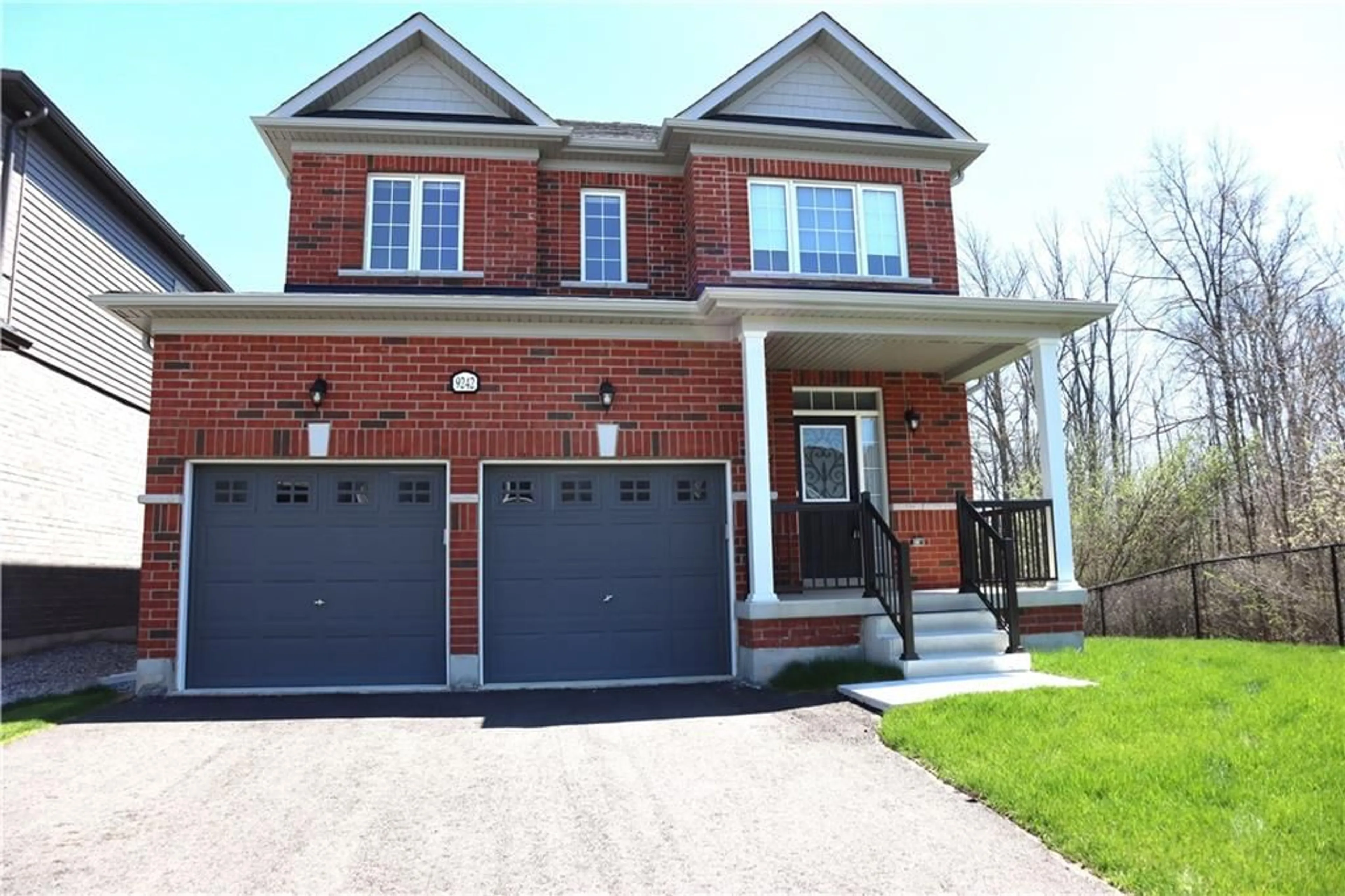 Home with brick exterior material for 9242 WHITE OAK Ave, Niagara Falls Ontario L2G 3P6