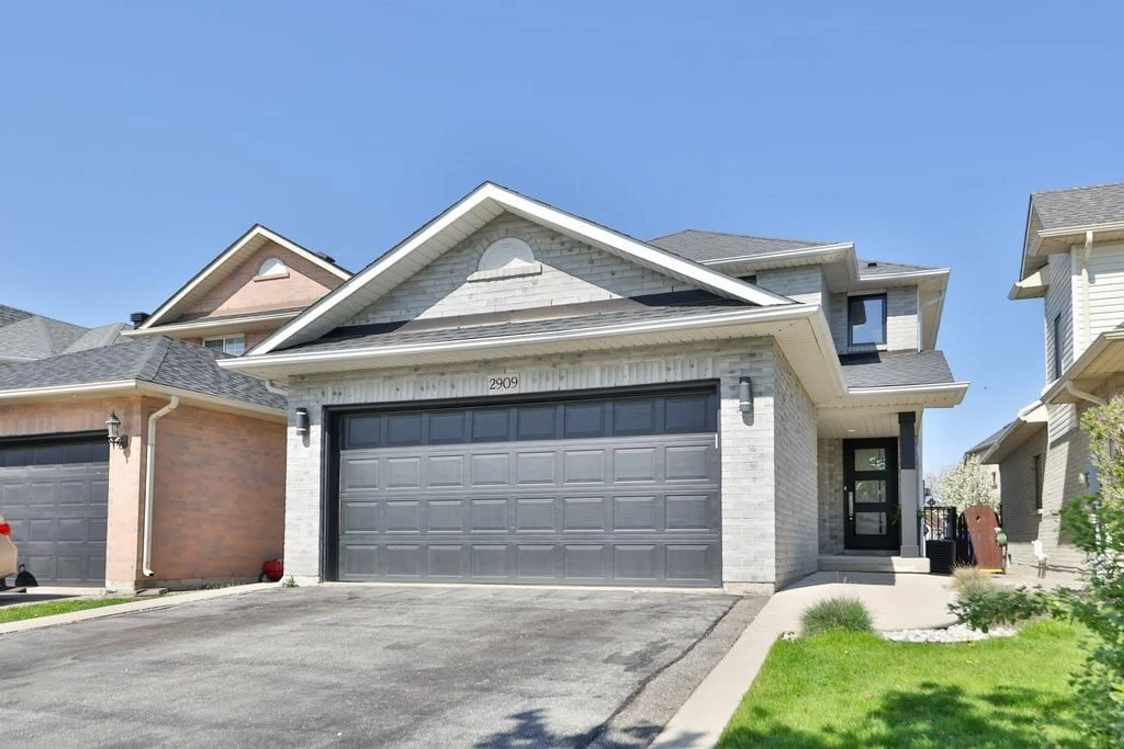 Frontside or backside of a home for 2909 ADDISON St, Burlington Ontario L7M 4K1