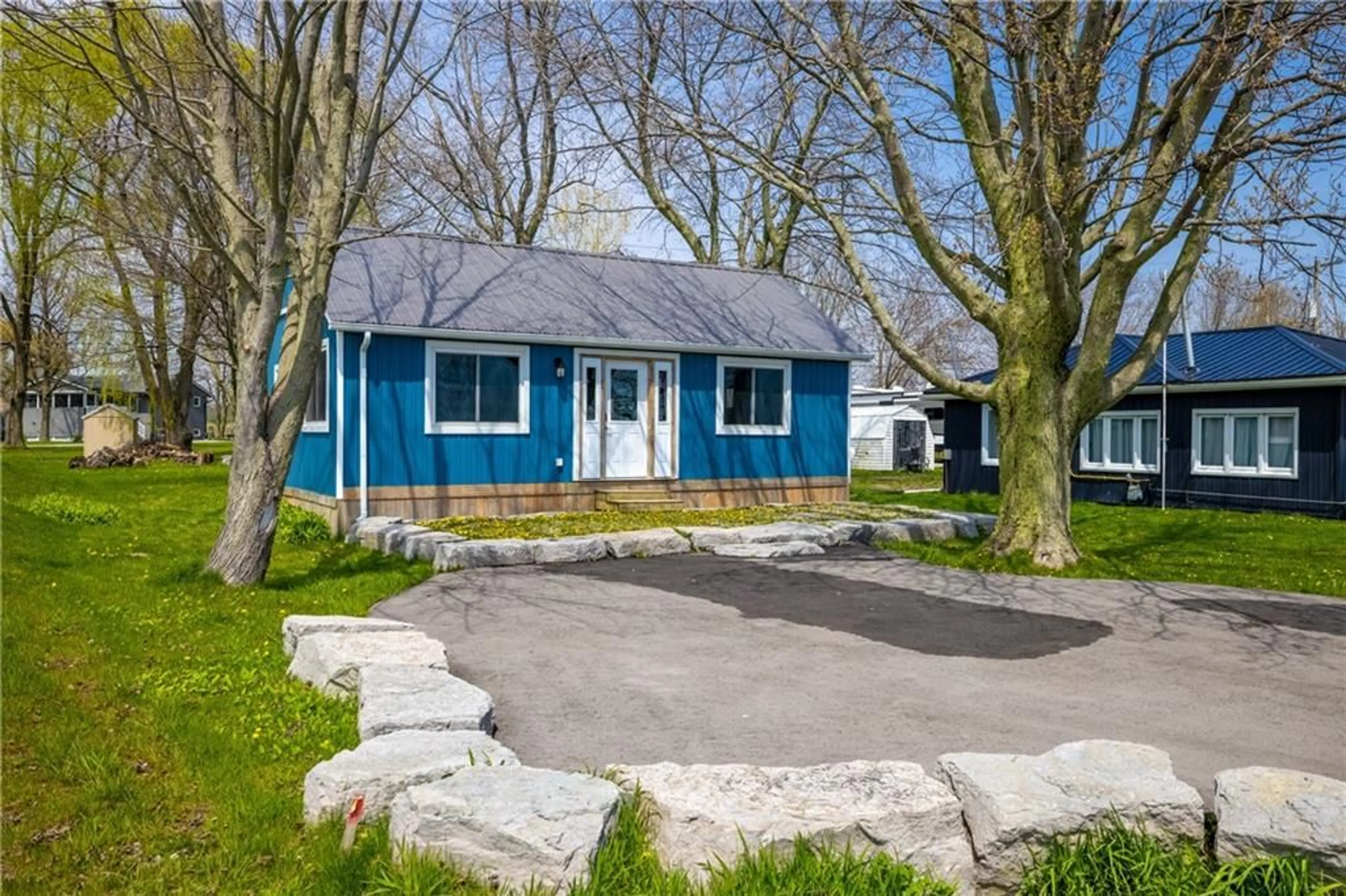 Cottage for 23 Bluewater Pky, Selkirk Ontario N0A 1P0
