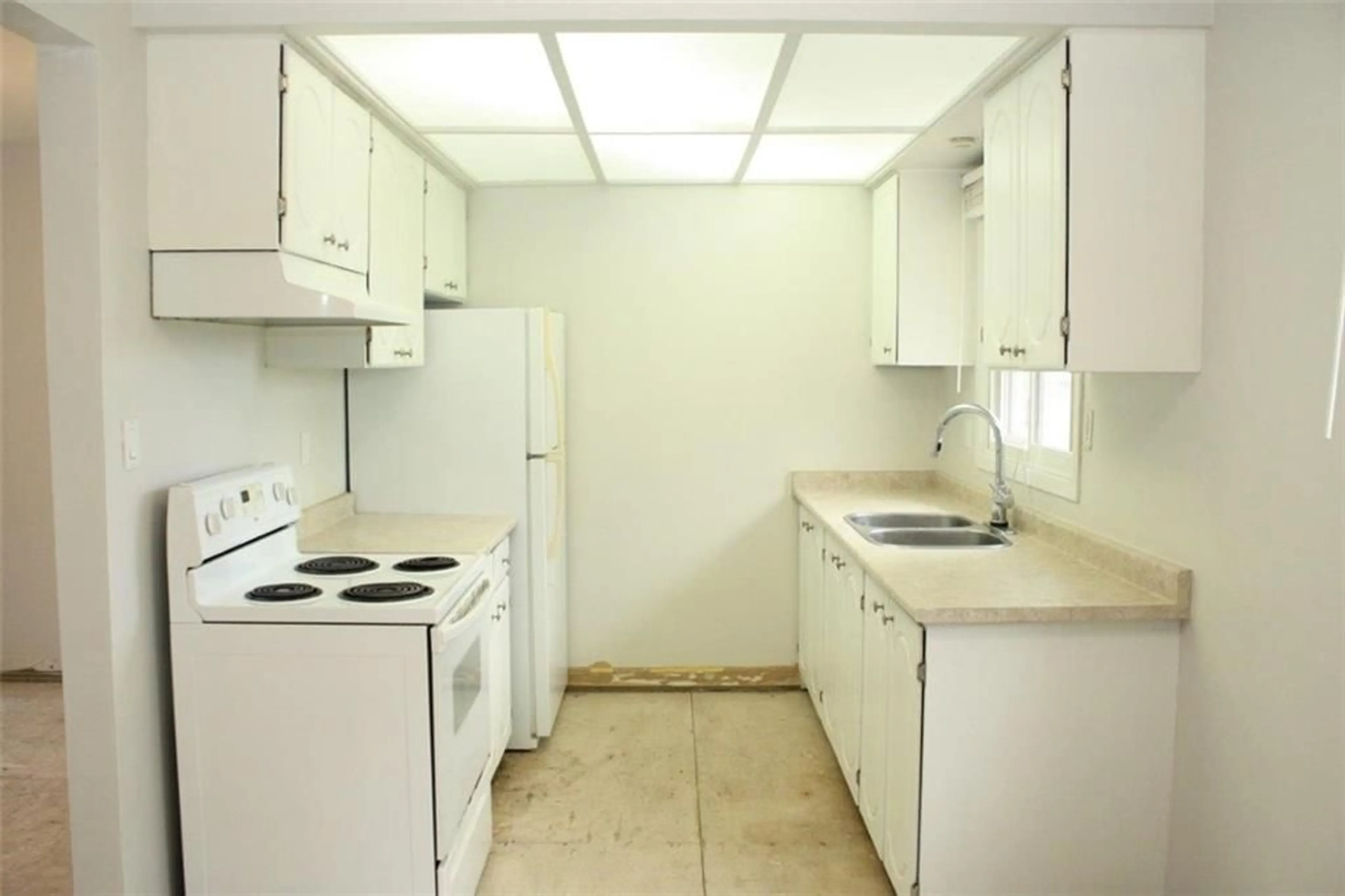 Standard kitchen for 2041 Amherst Heights Crt #11, Burlington Ontario L7P 3R2