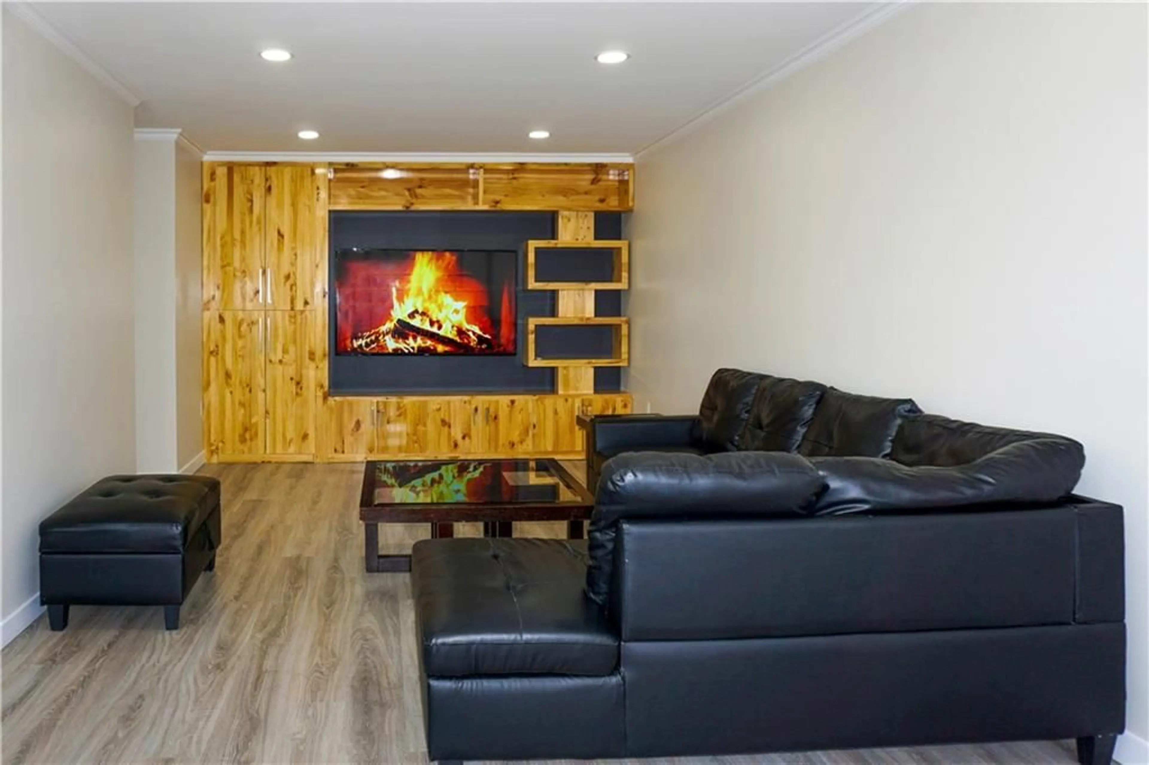 Media room for 600 GRENFELL Dr #211, London Ontario N5X 2R8