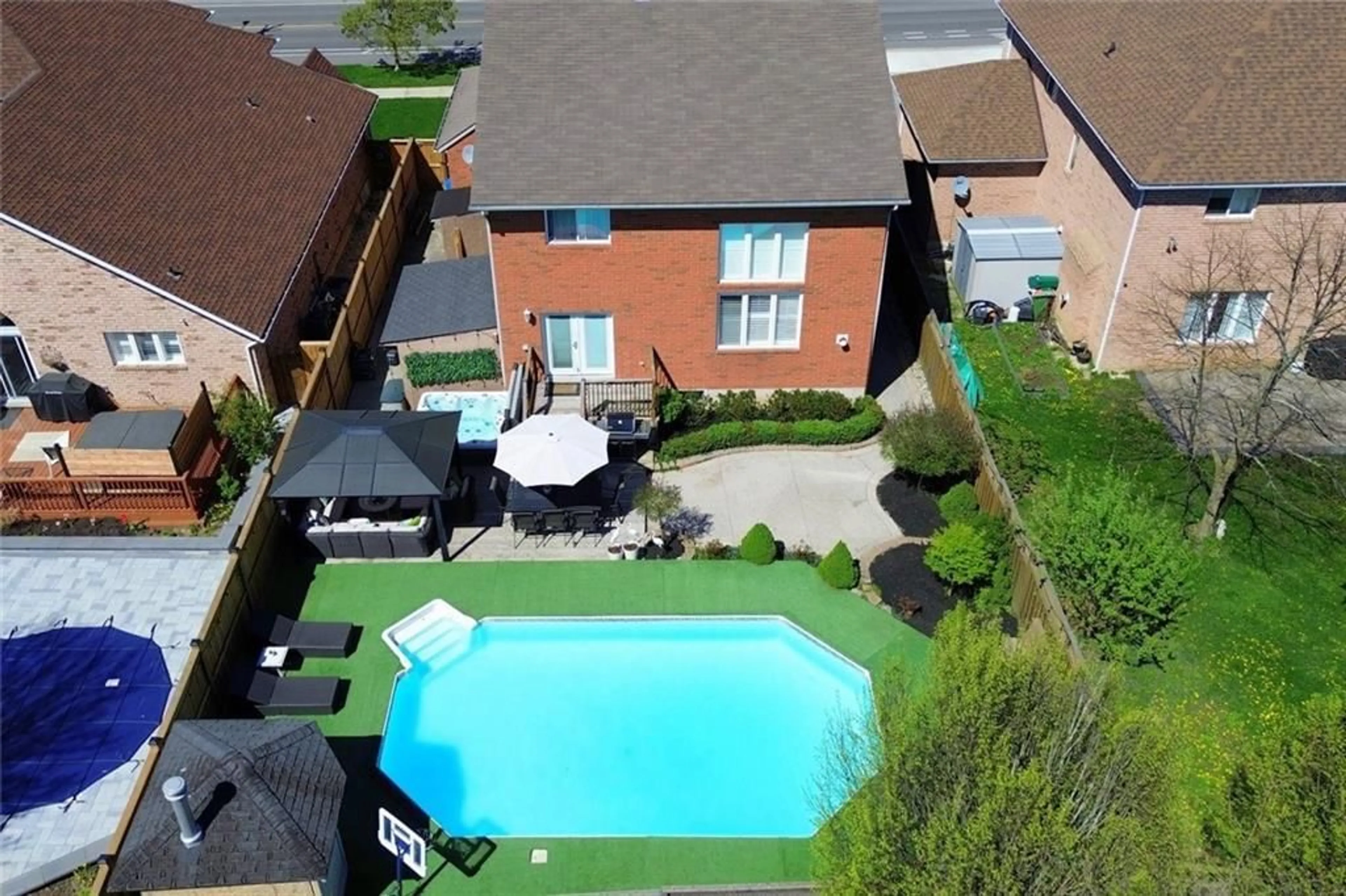 Indoor or outdoor pool for 273 Highland Rd, Stoney Creek Ontario L8J 3W4