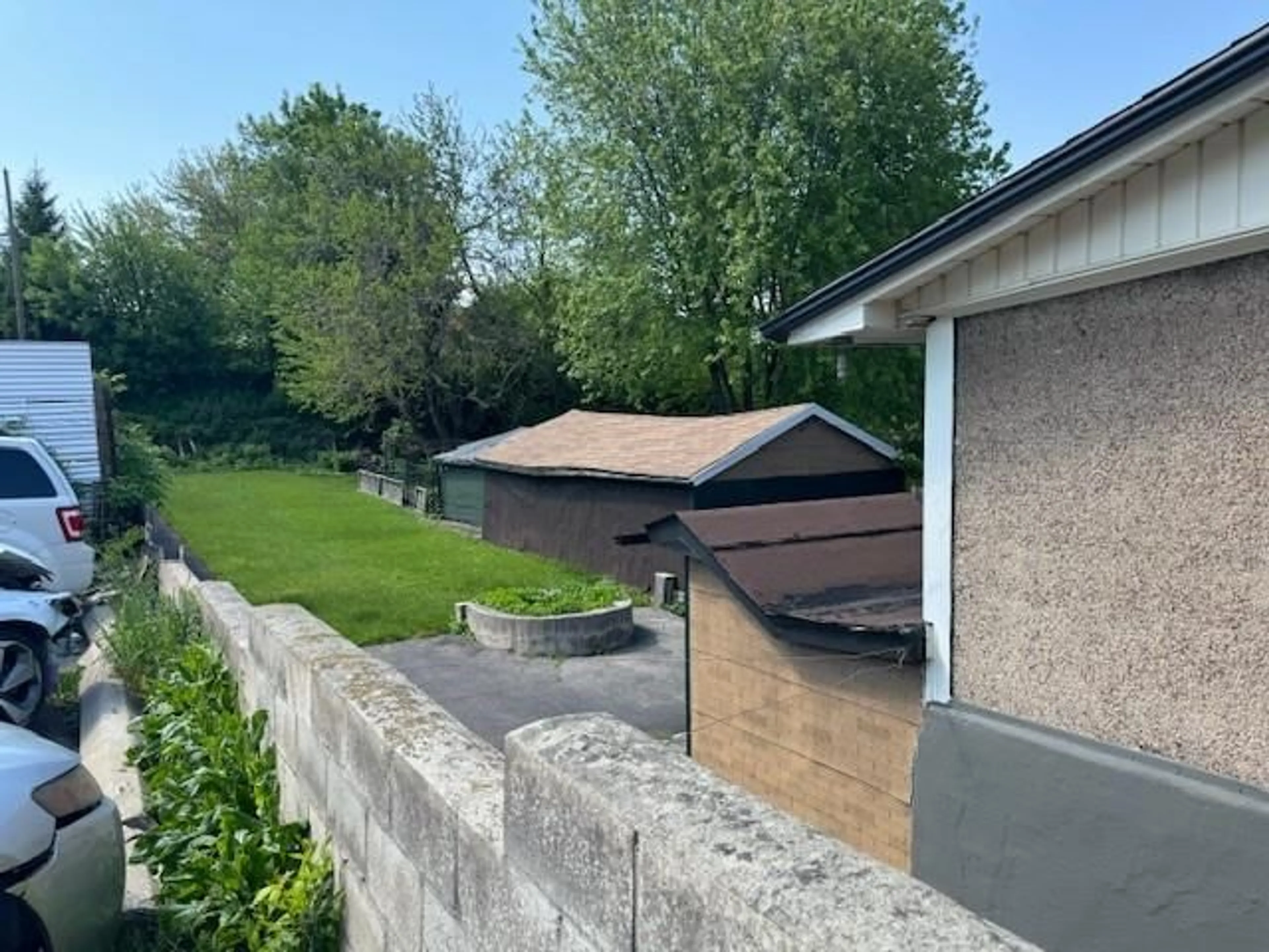 Frontside or backside of a home for 199 HESS St, Hamilton Ontario L8R 2T1