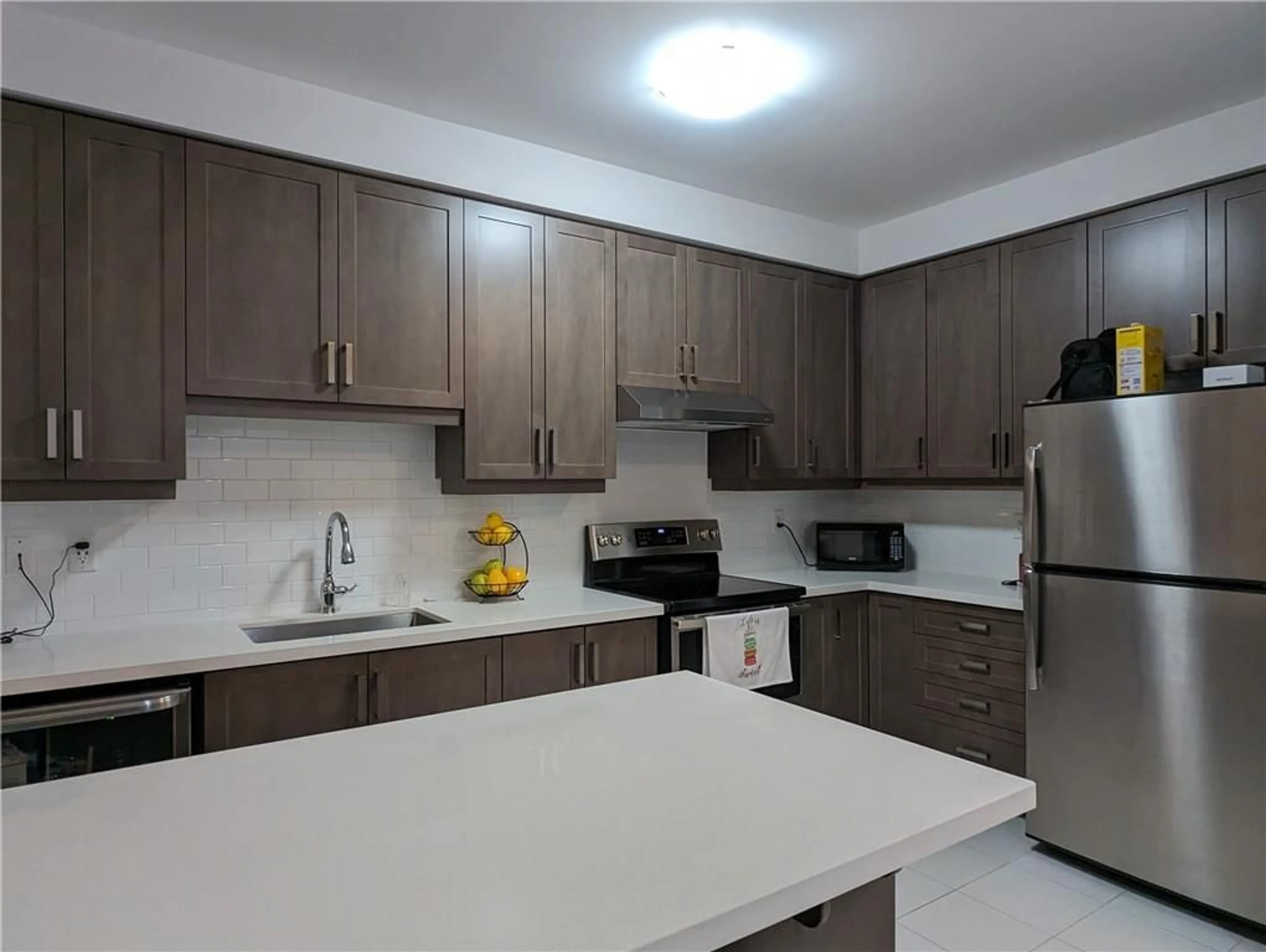 Standard kitchen for 8 GREENWICH Ave, Stoney Creek Ontario L8J 2R9