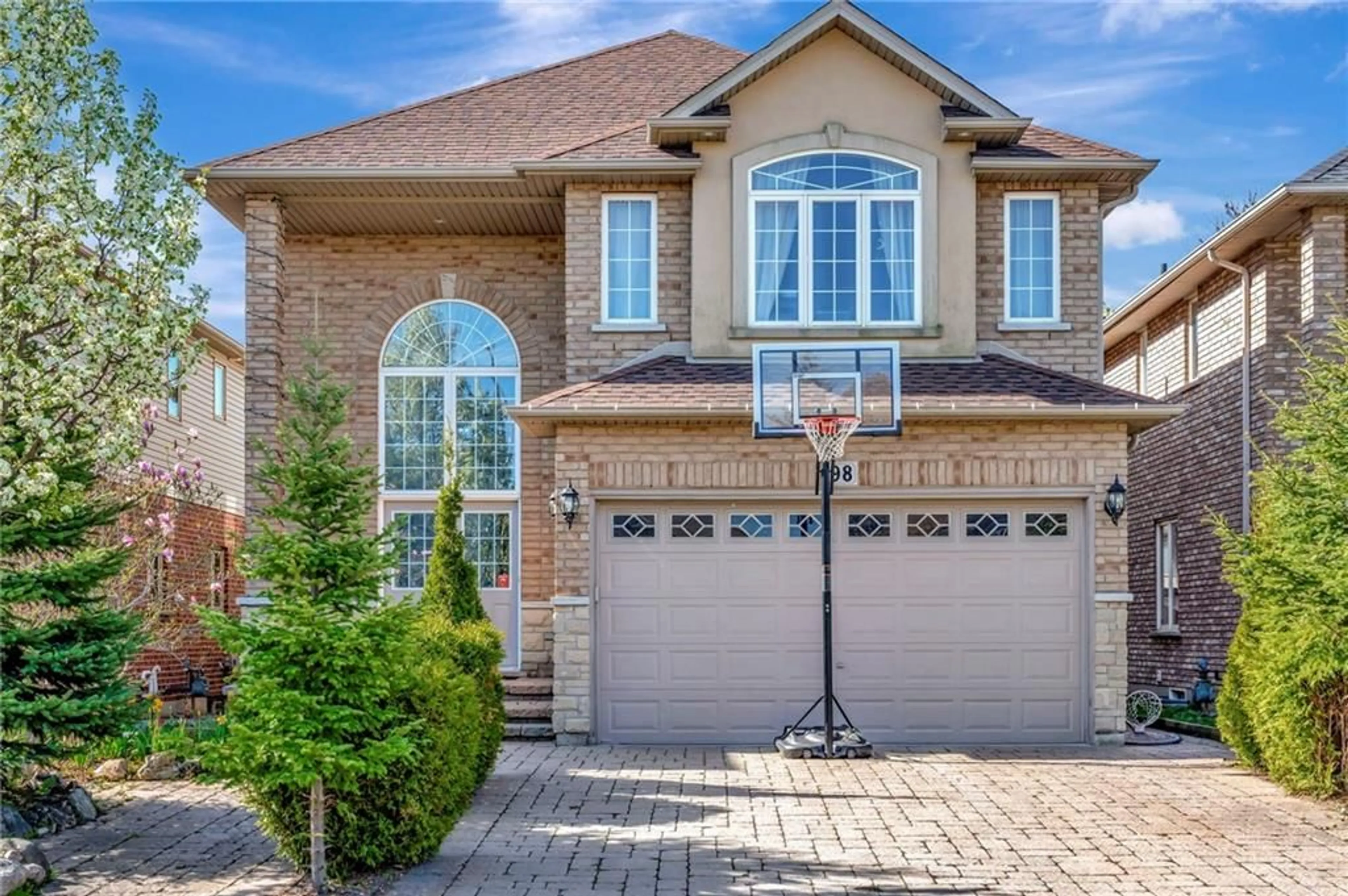 Home with brick exterior material for 98 KENDRICK Crt, Ancaster Ontario L9G 5E8