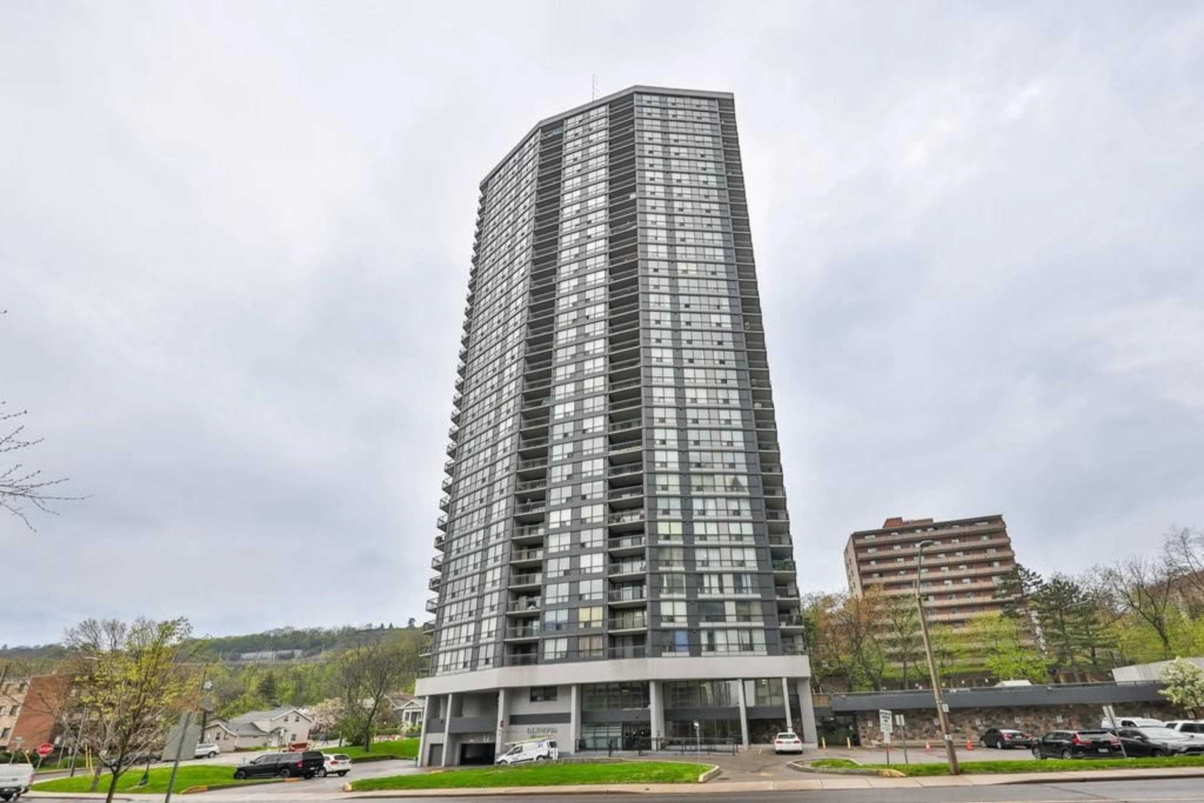 A pic from exterior of the house or condo for 150 CHARLTON Ave #1705, Hamilton Ontario L8N 3X3