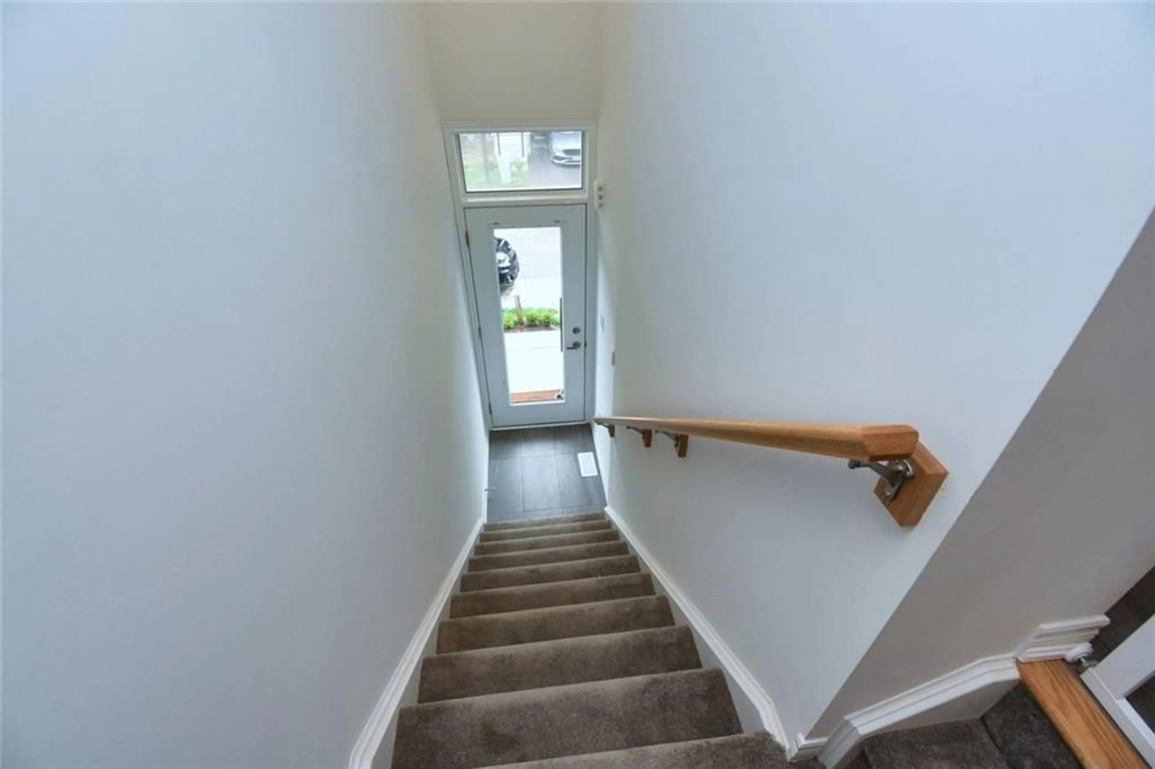 Stairs for 36 RADISON Lane, Hamilton Ontario L8H 0B5