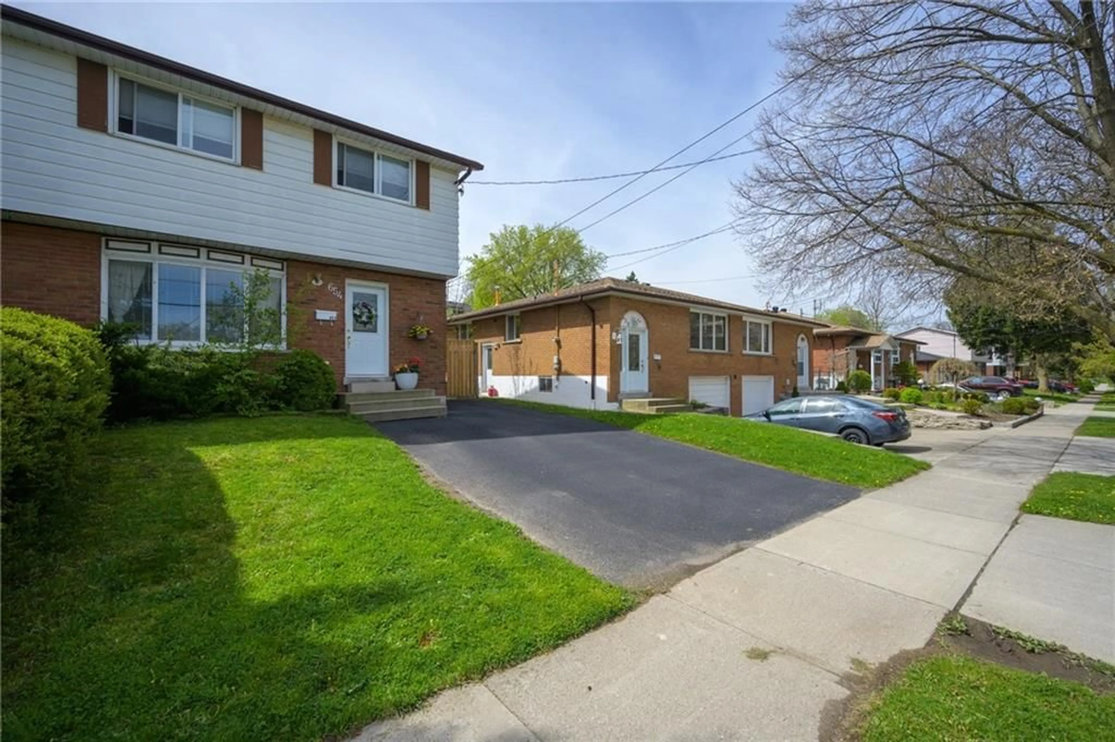 Frontside or backside of a home for 654 GREENHILL Ave, Hamilton Ontario L8K 5E9