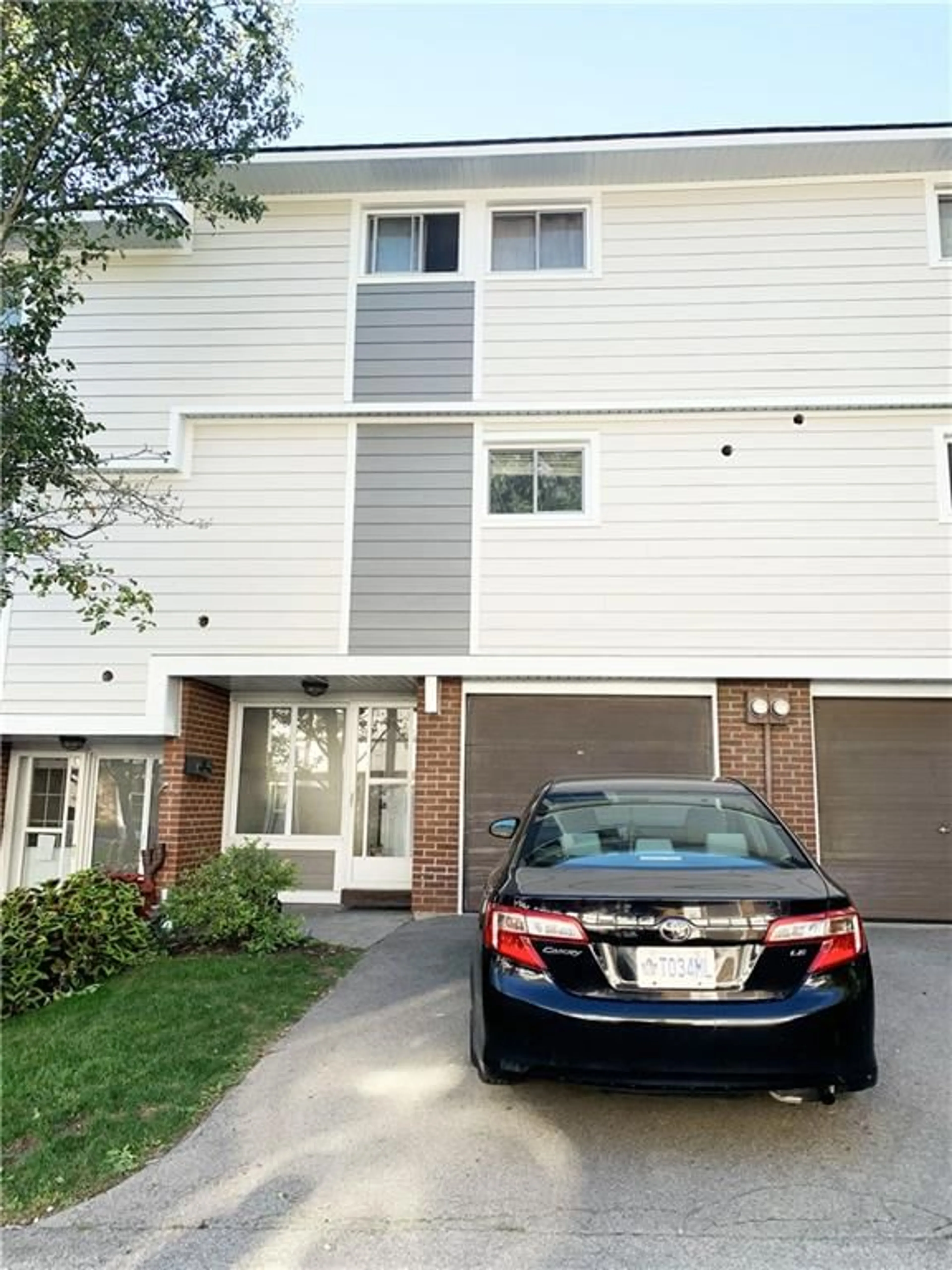 A pic from exterior of the house or condo for 6 TRUDY Crt #6, Hamilton Ontario L9H 5P7