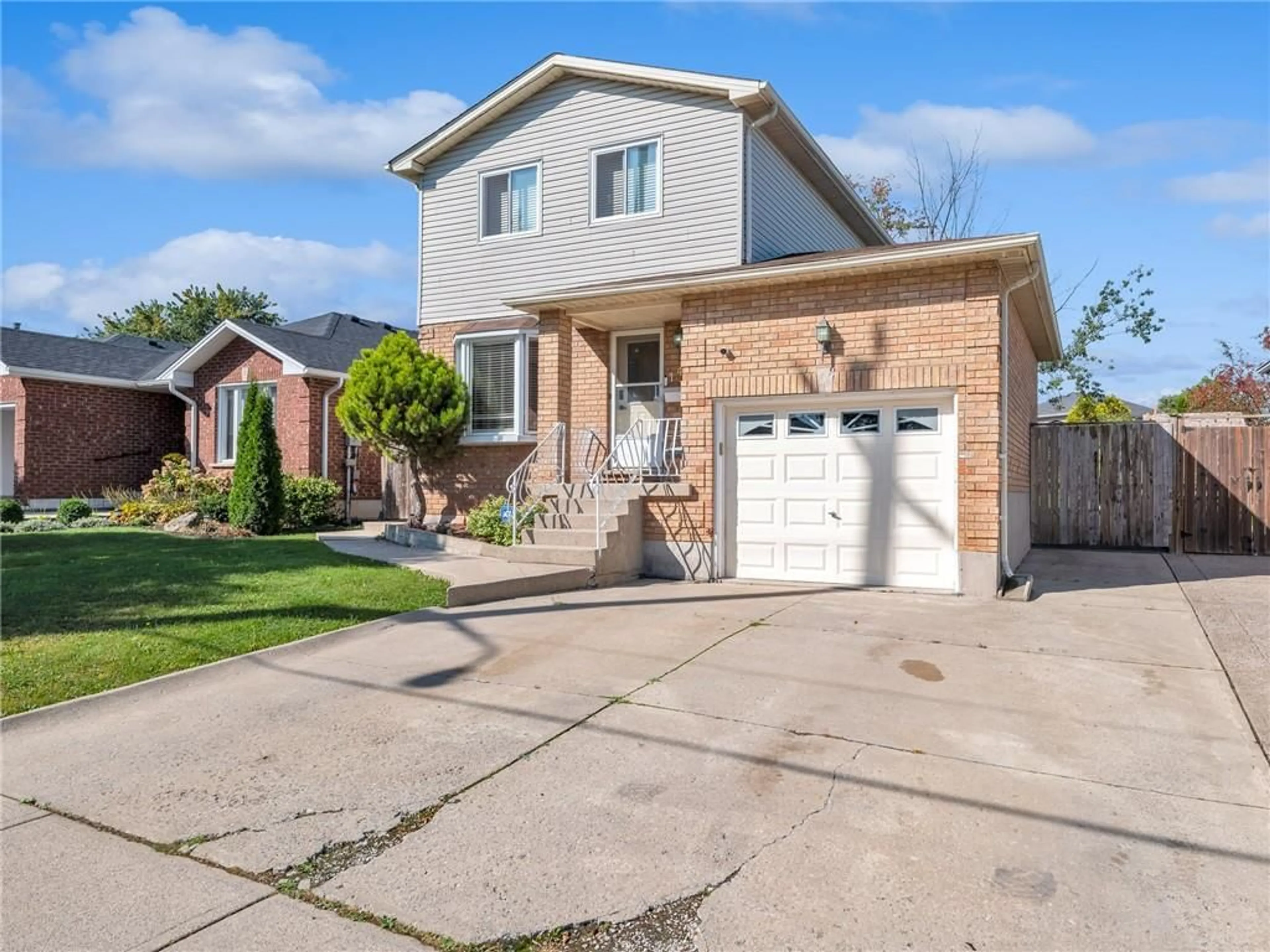Frontside or backside of a home for 147 FIRST Rd, Stoney Creek Ontario L8J 2R3