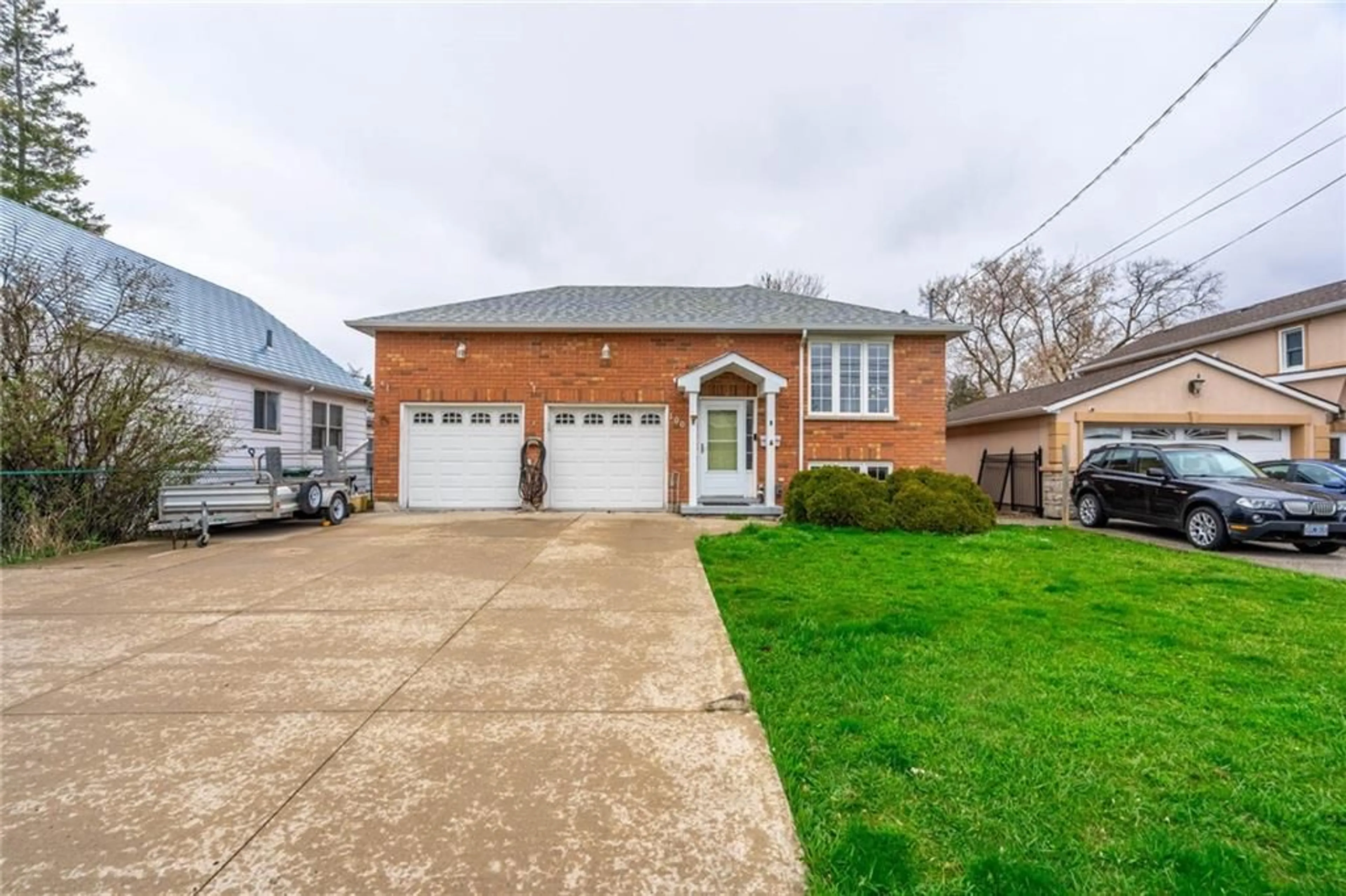 Frontside or backside of a home for 100 Charlotte St, Hamilton Ontario L8K 4V2