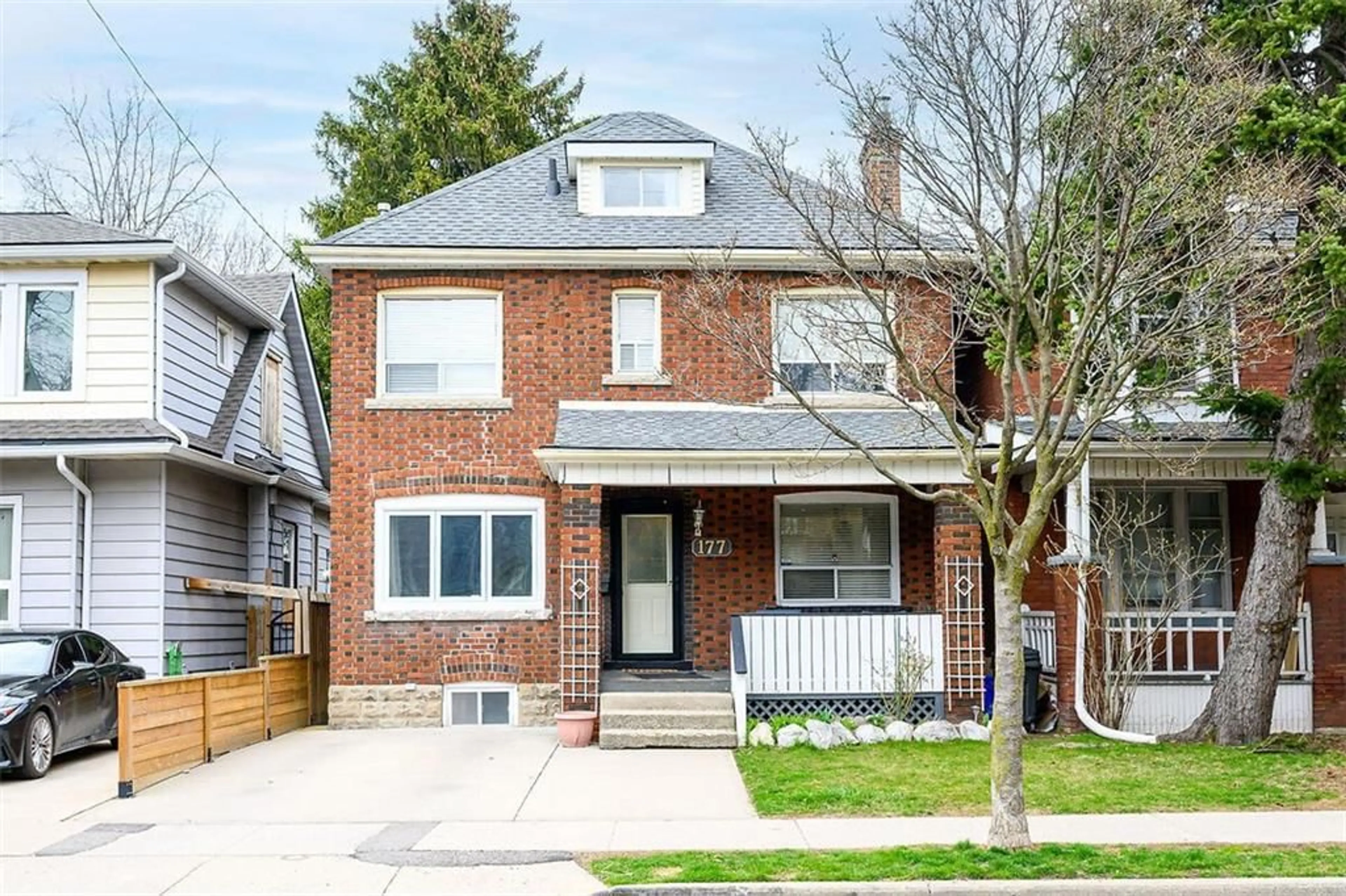 Home with brick exterior material for 177 MAPLEWOOD Ave, Hamilton Ontario L8M 1X6