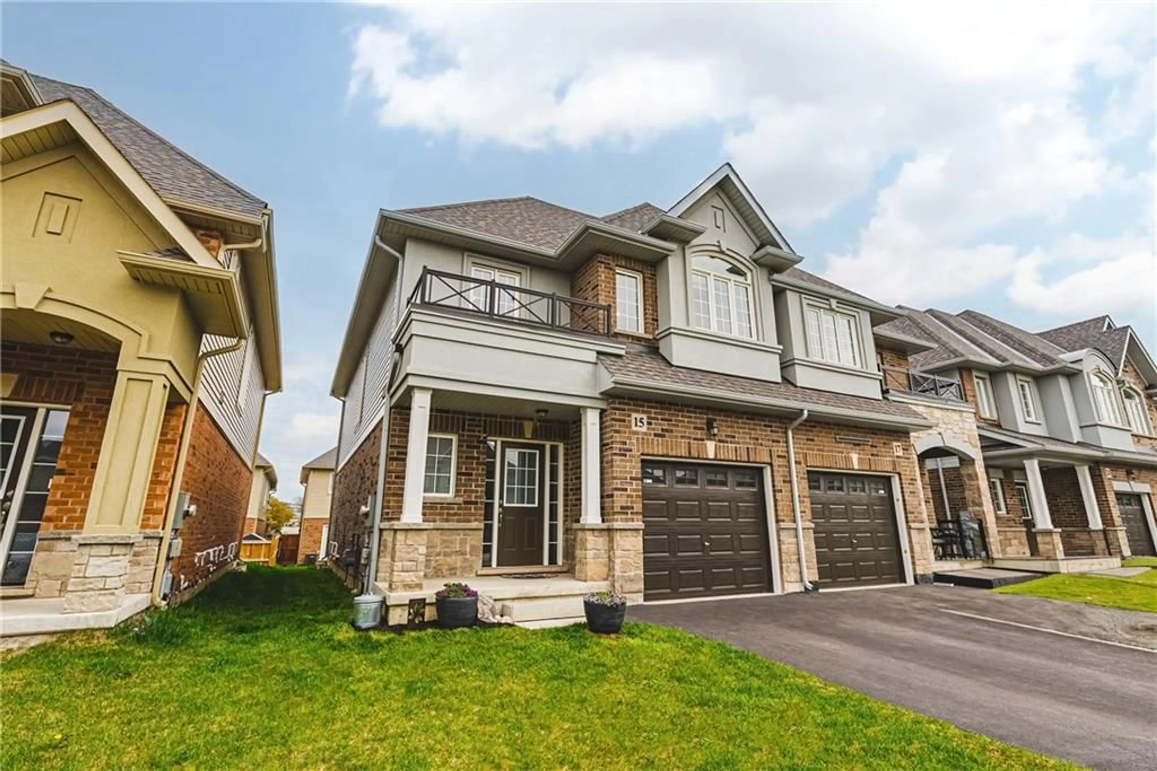 Frontside or backside of a home for 15 STARLING Dr, Hamilton Ontario L9A 2P5