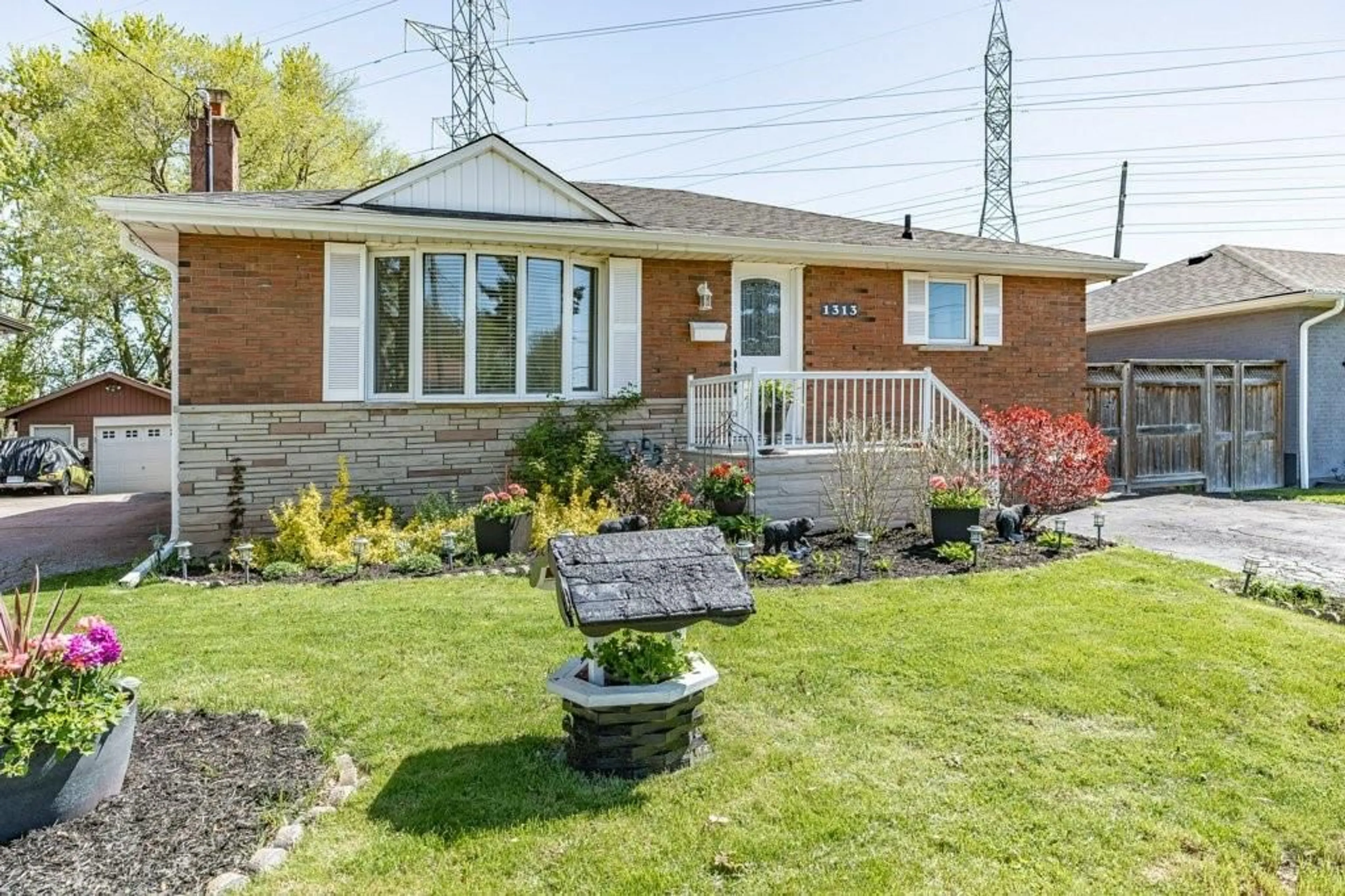 Home with brick exterior material for 1313 FISHER Ave, Burlington Ontario L7P 2L5