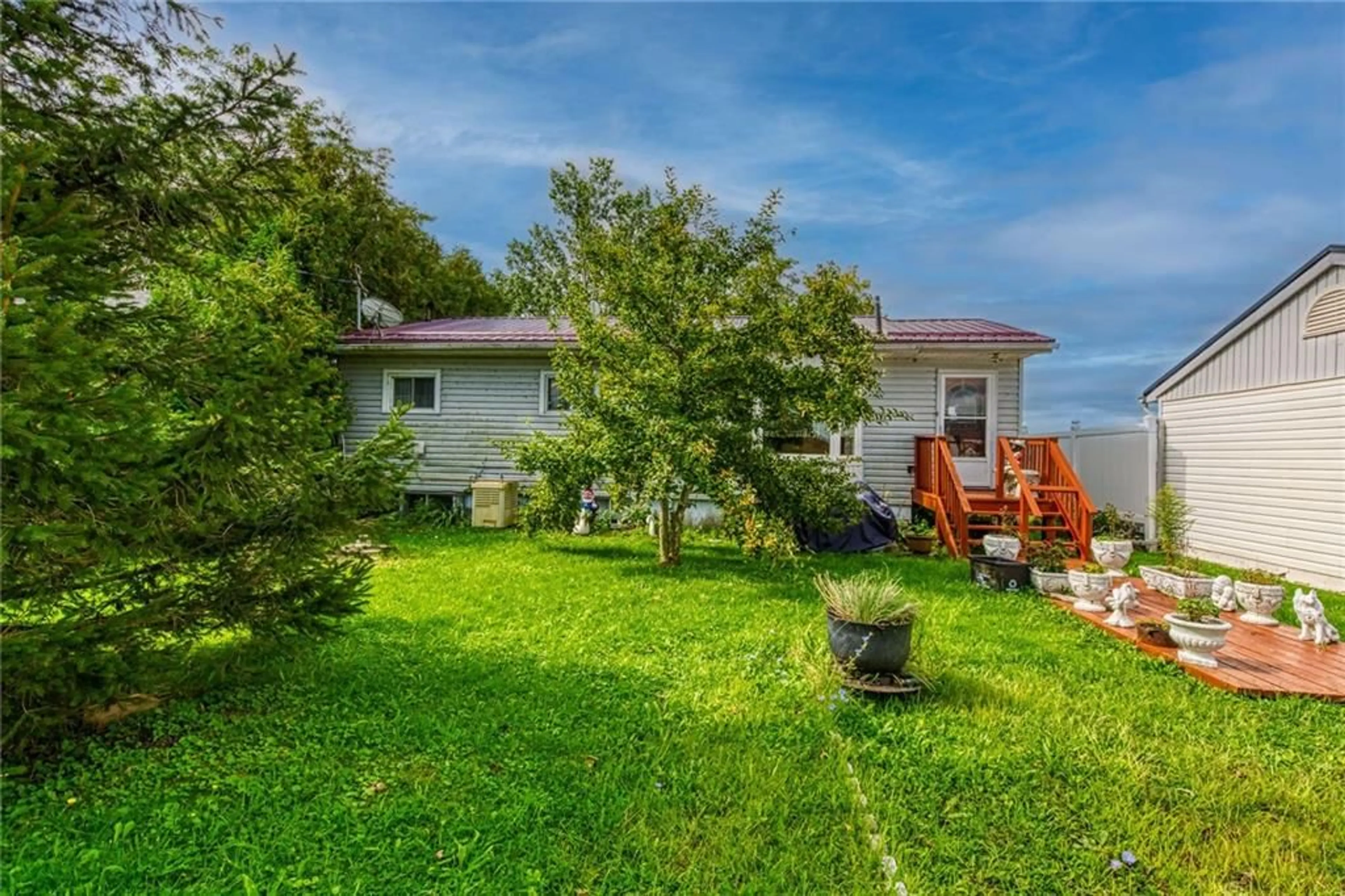 Cottage for 406 SOUTH COAST Dr, Nanticoke Ontario N0A 1L0