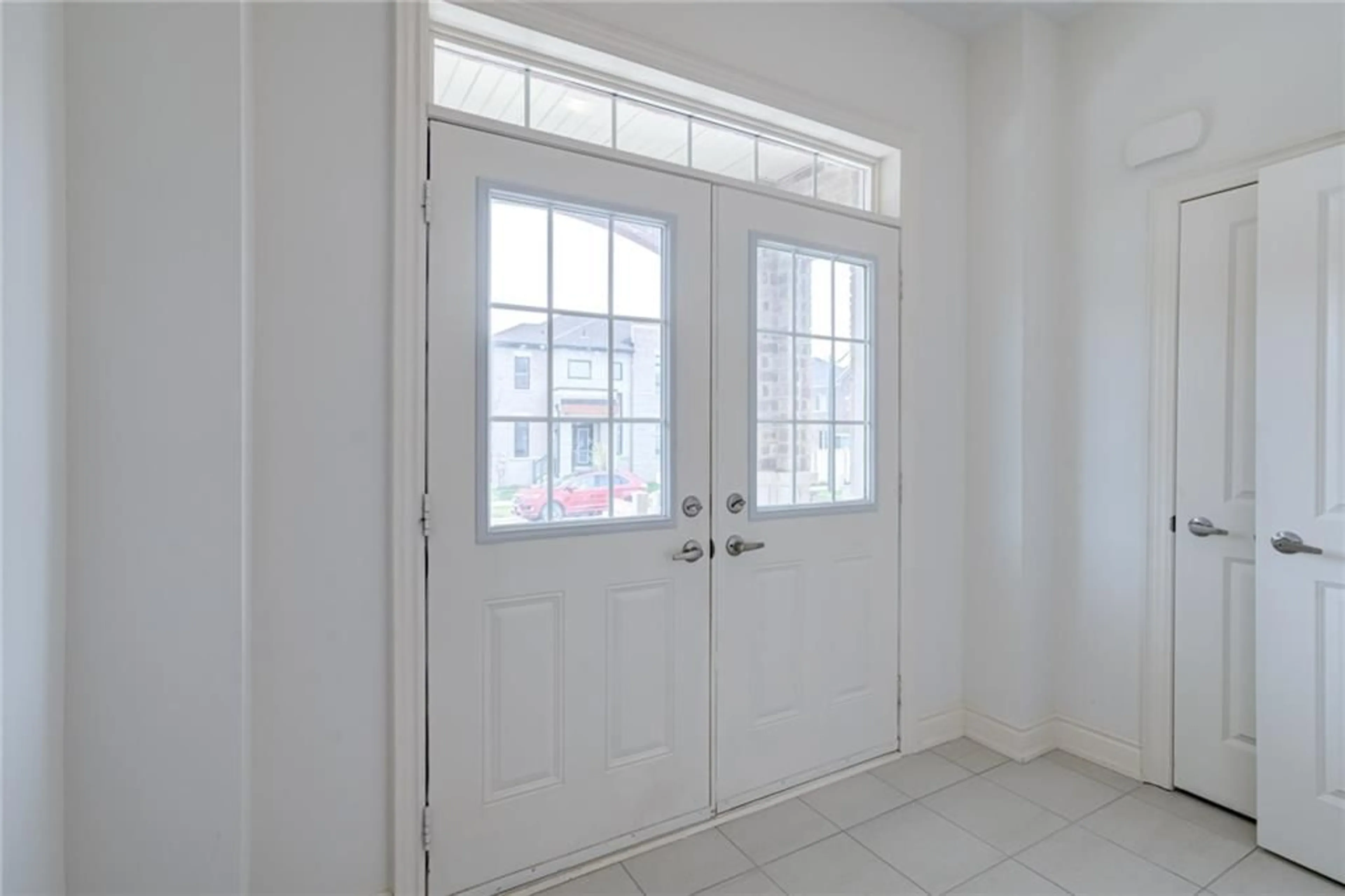 Indoor entryway for 195 Great Falls Blvd, Waterdown Ontario L8B 1Y9