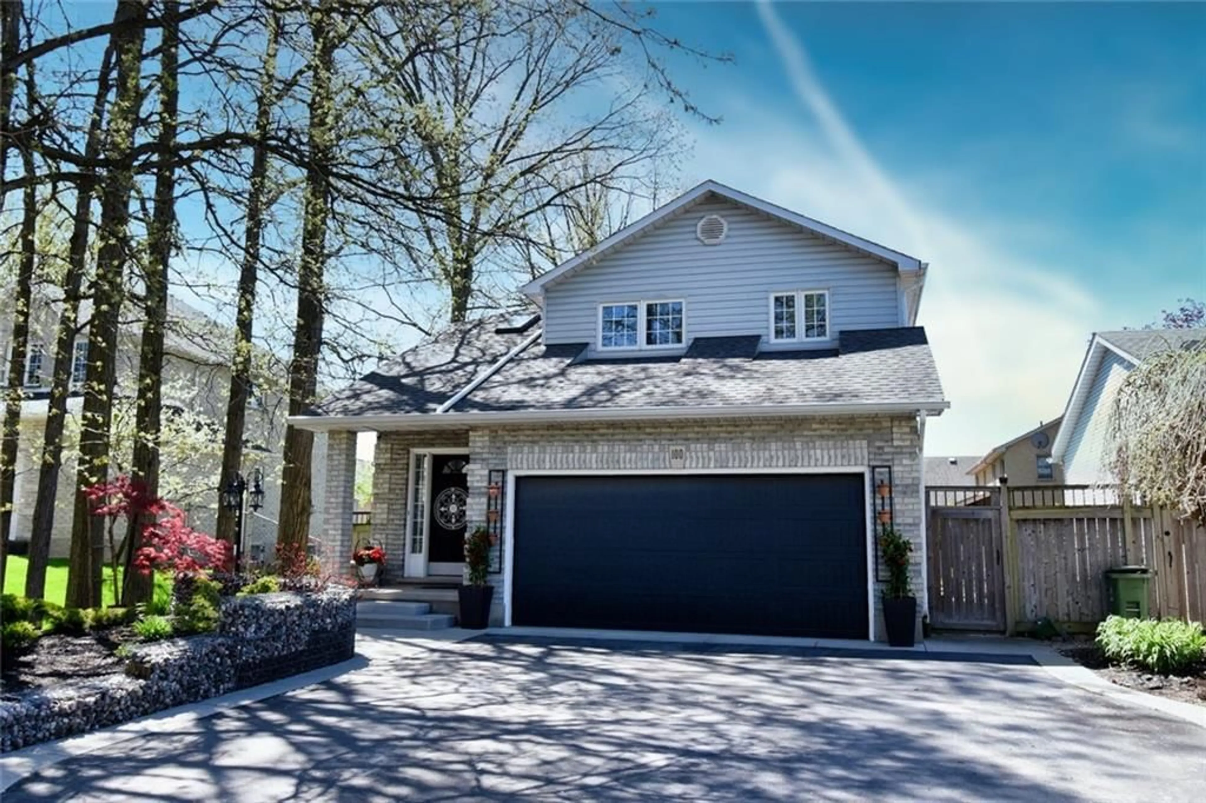 Frontside or backside of a home for 100 STONE CHURCH Rd, Hamilton Ontario L9B 1A9