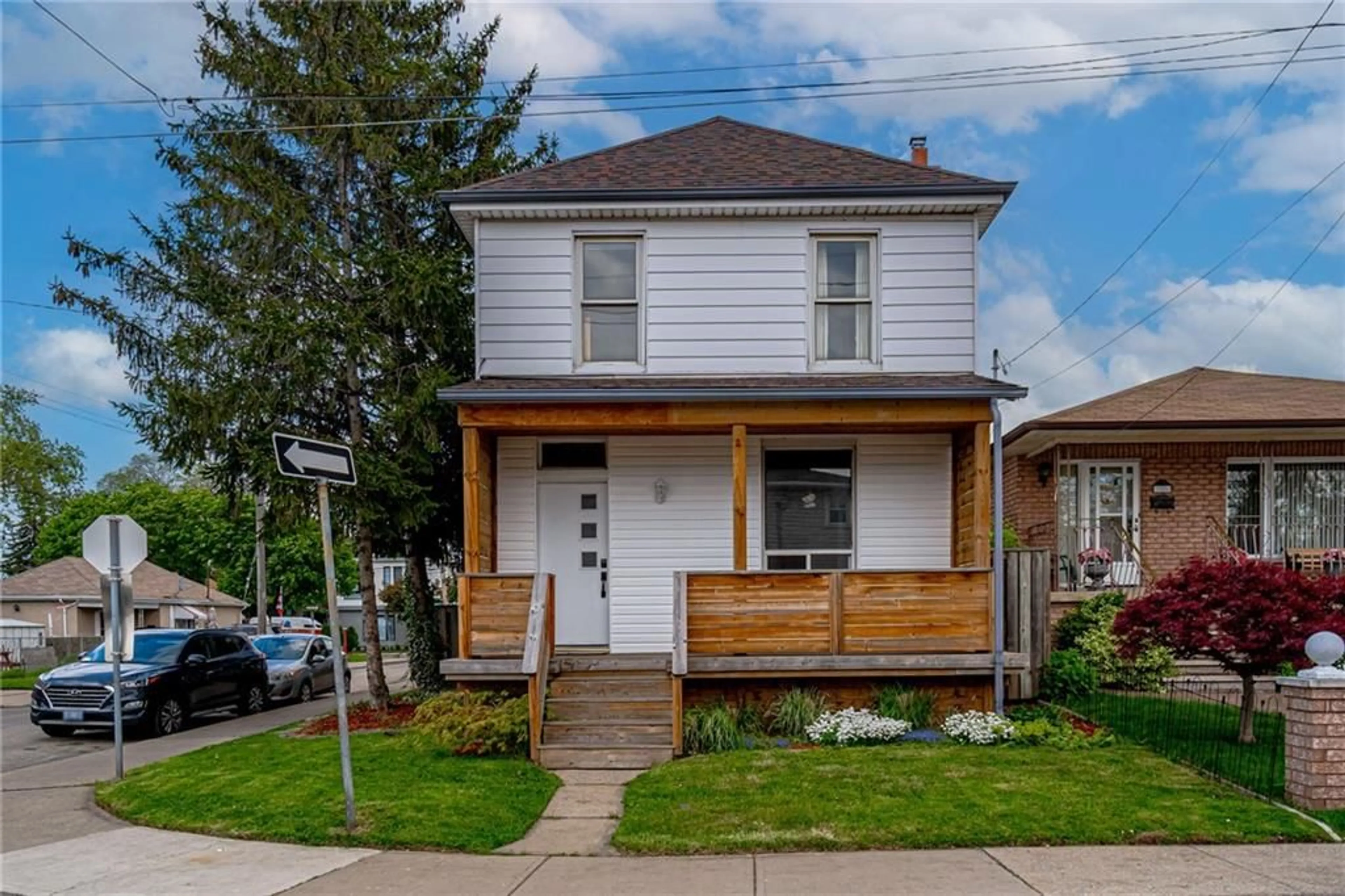 Frontside or backside of a home for 188 Province St, Hamilton Ontario L8H 4H8