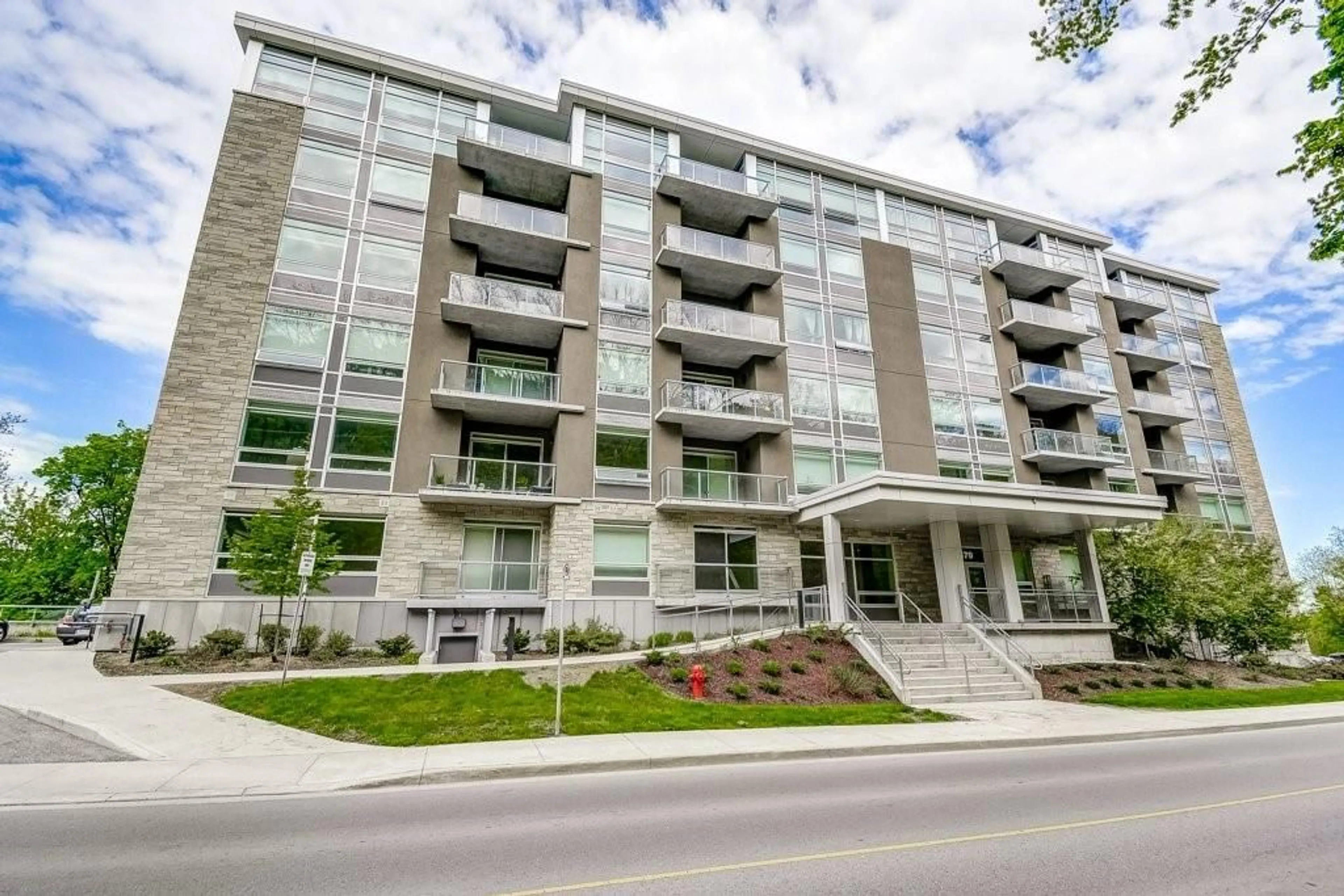 A pic from exterior of the house or condo for 479 CHARLTON Ave #509, Hamilton Ontario L8N 0B4