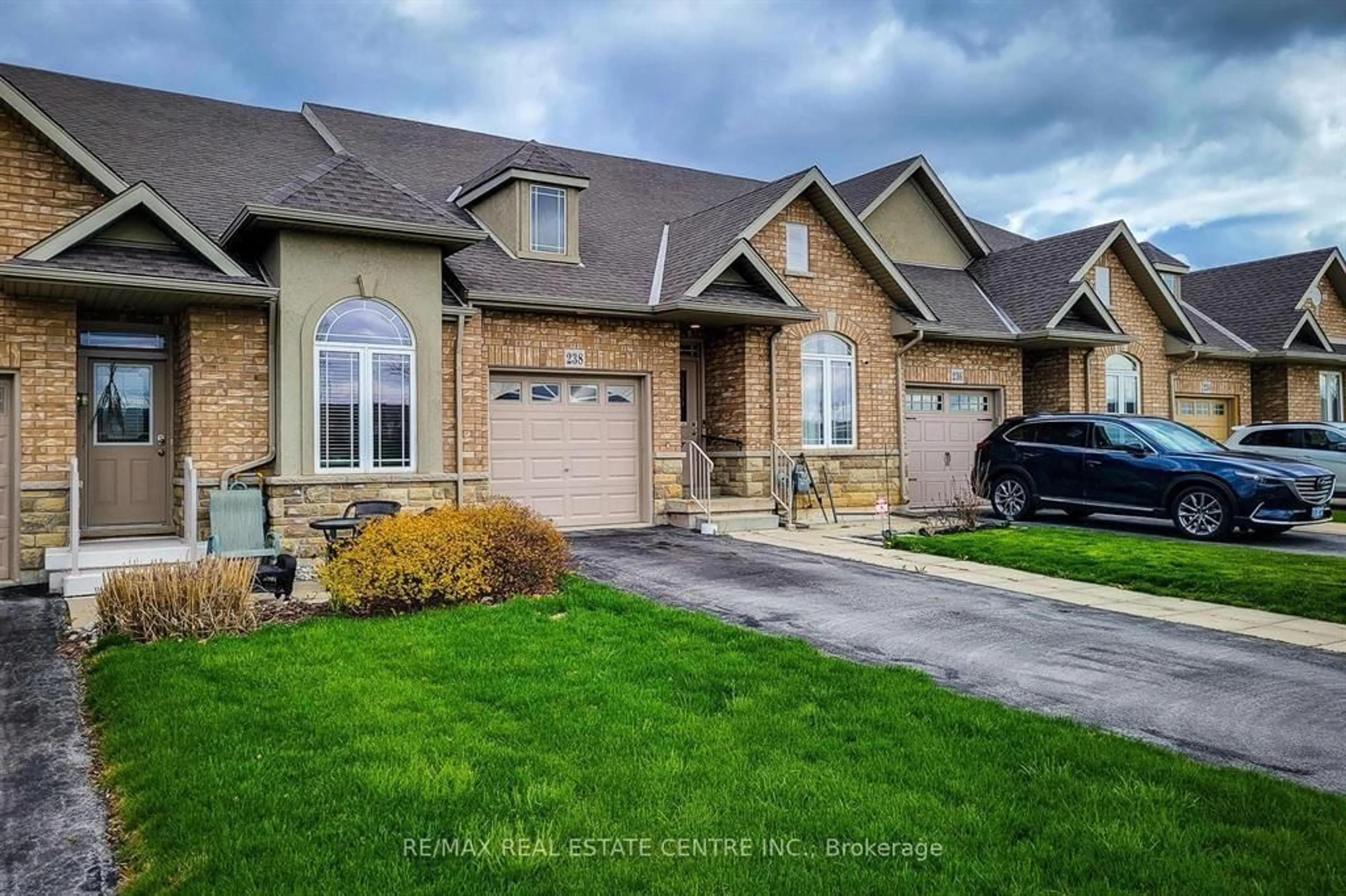 Frontside or backside of a home for 238 PINEHILL Dr, Hamilton Ontario L0R 1P0