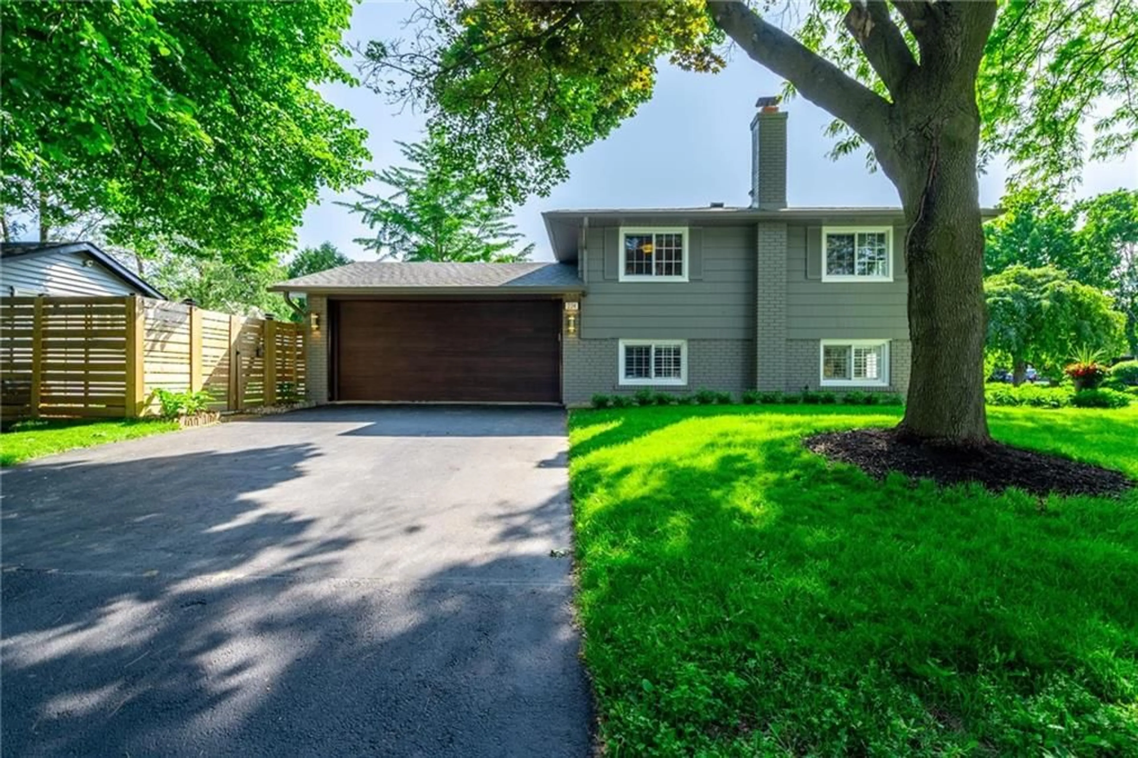 Frontside or backside of a home for 224 Weybourne Rd, Oakville Ontario L6K 2T9