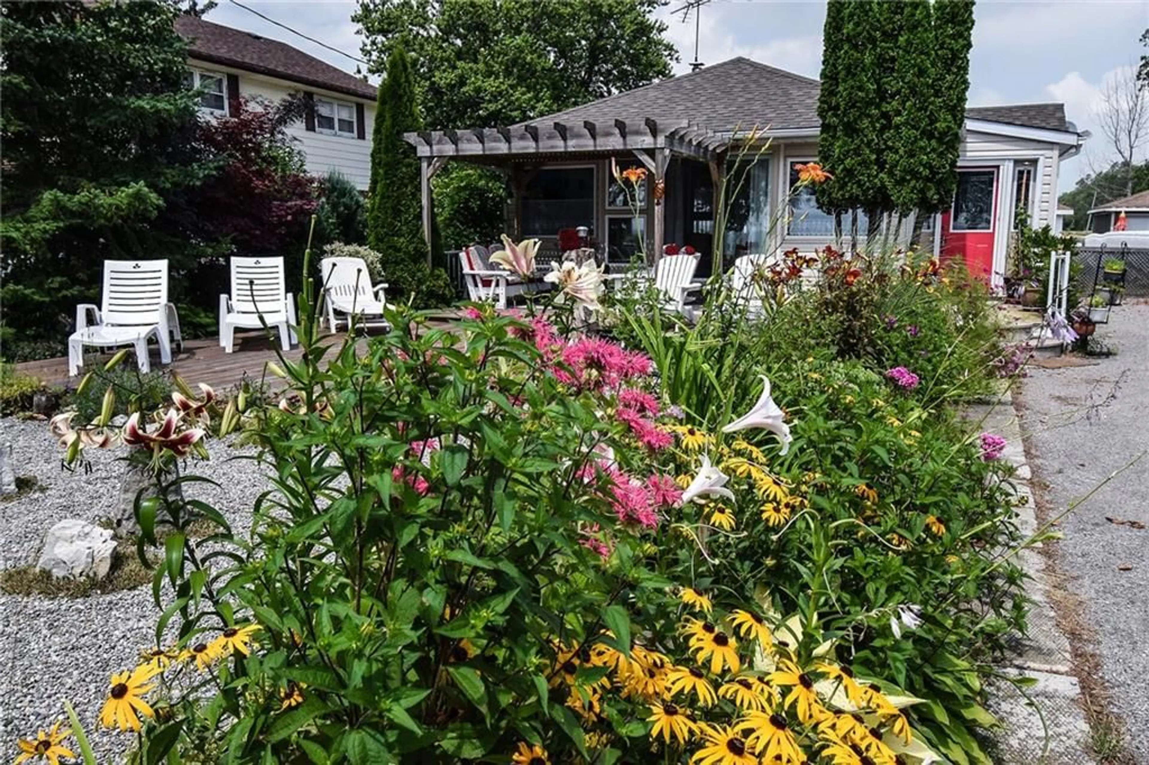 Patio for 2789 LAKESHORE Rd, Dunnville Ontario N1A 2W8