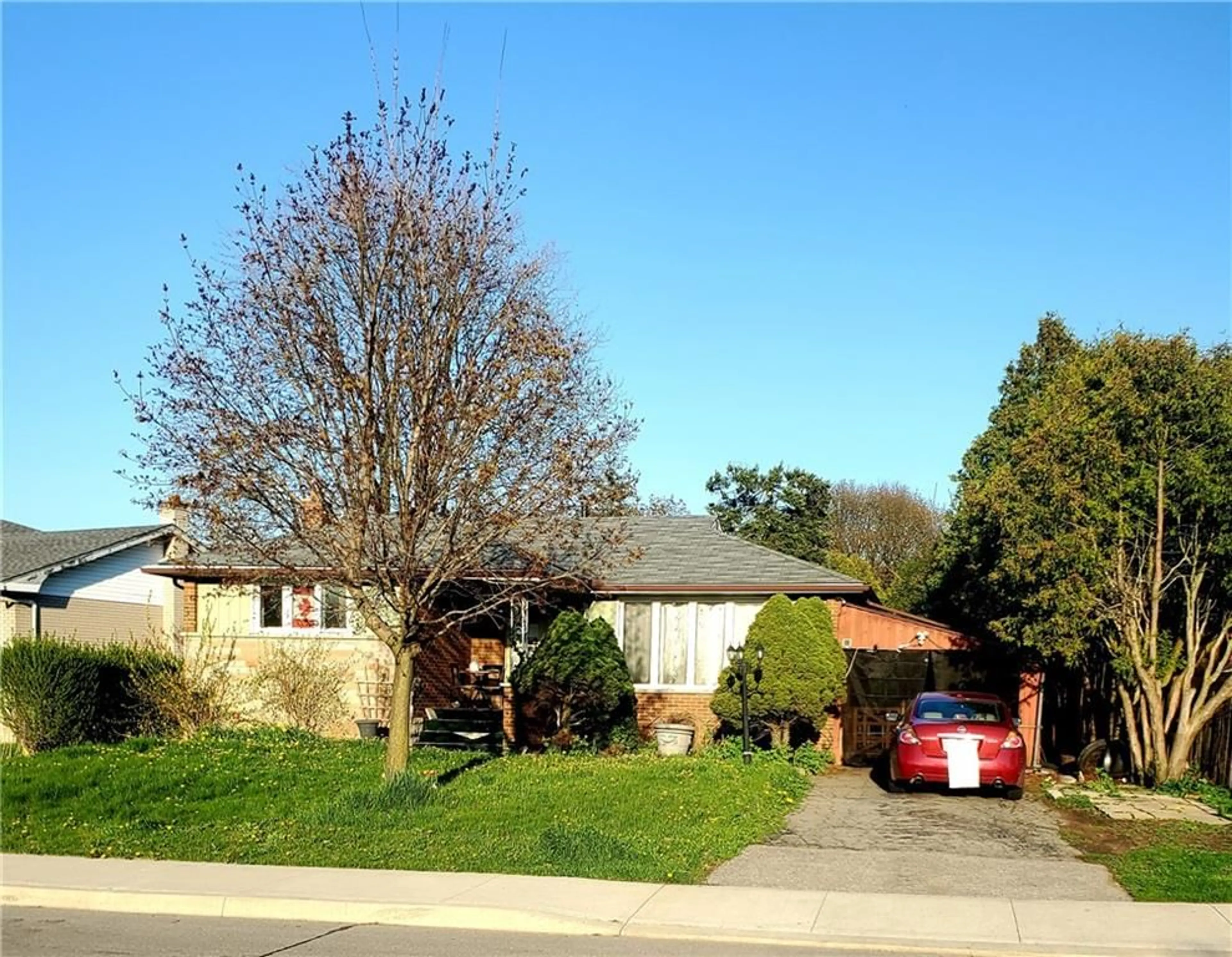 Frontside or backside of a home for 206 Columbia Dr, Hamilton Ontario L9C 3Y6