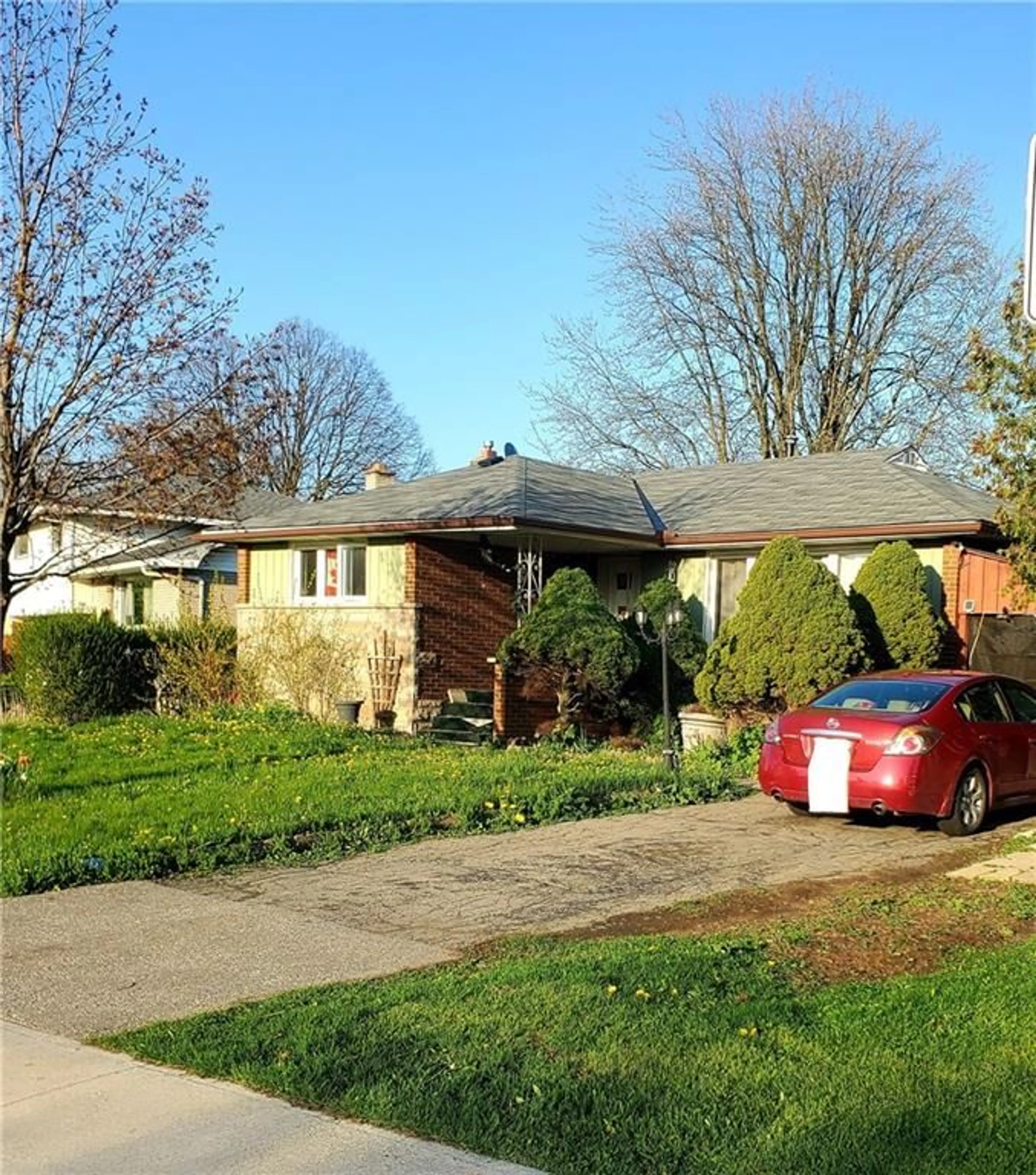 Frontside or backside of a home for 206 Columbia Dr, Hamilton Ontario L9C 3Y6
