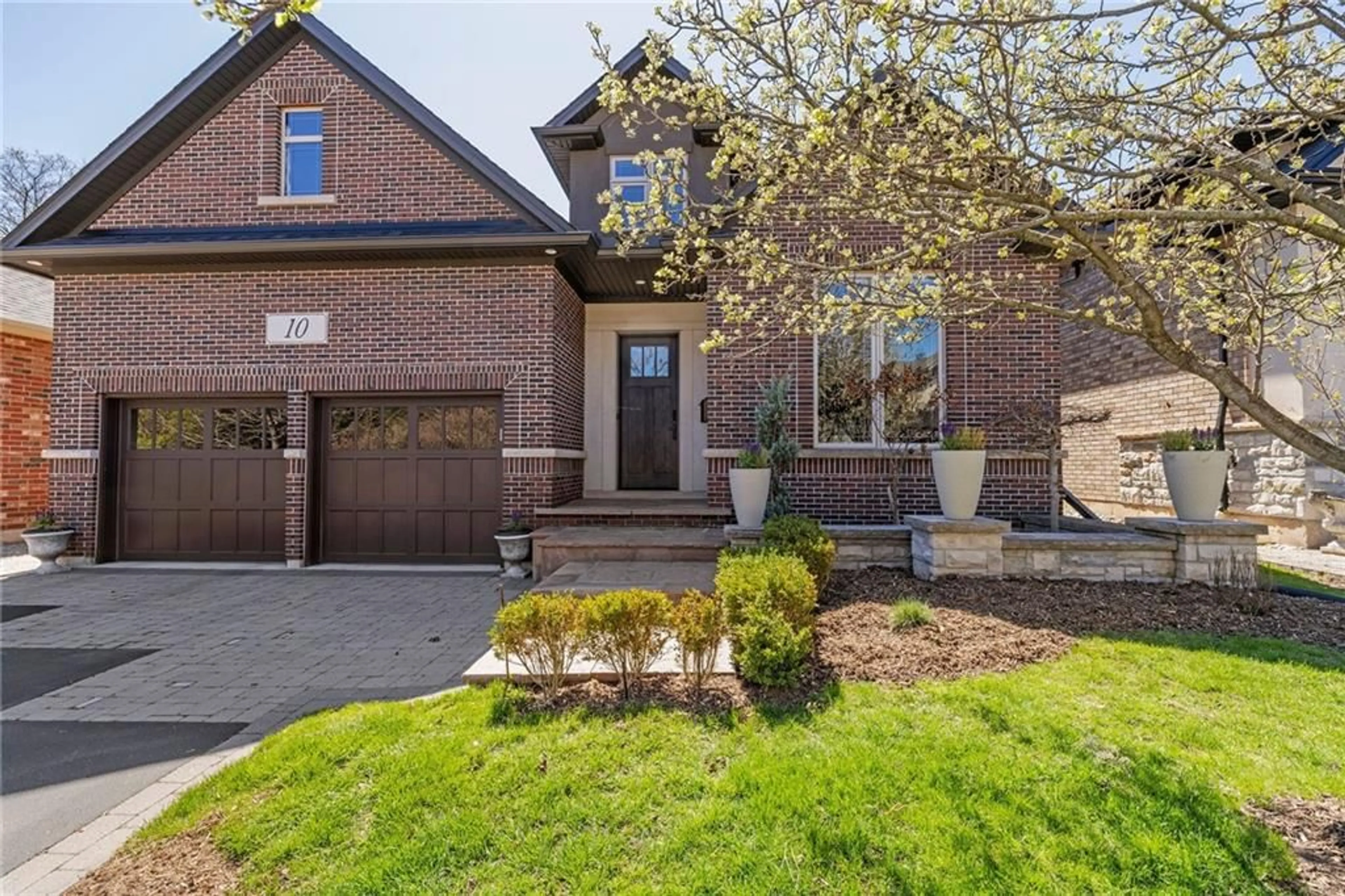 Home with brick exterior material for 976 Shadeland Ave #10, Burlington Ontario L7T 2M5