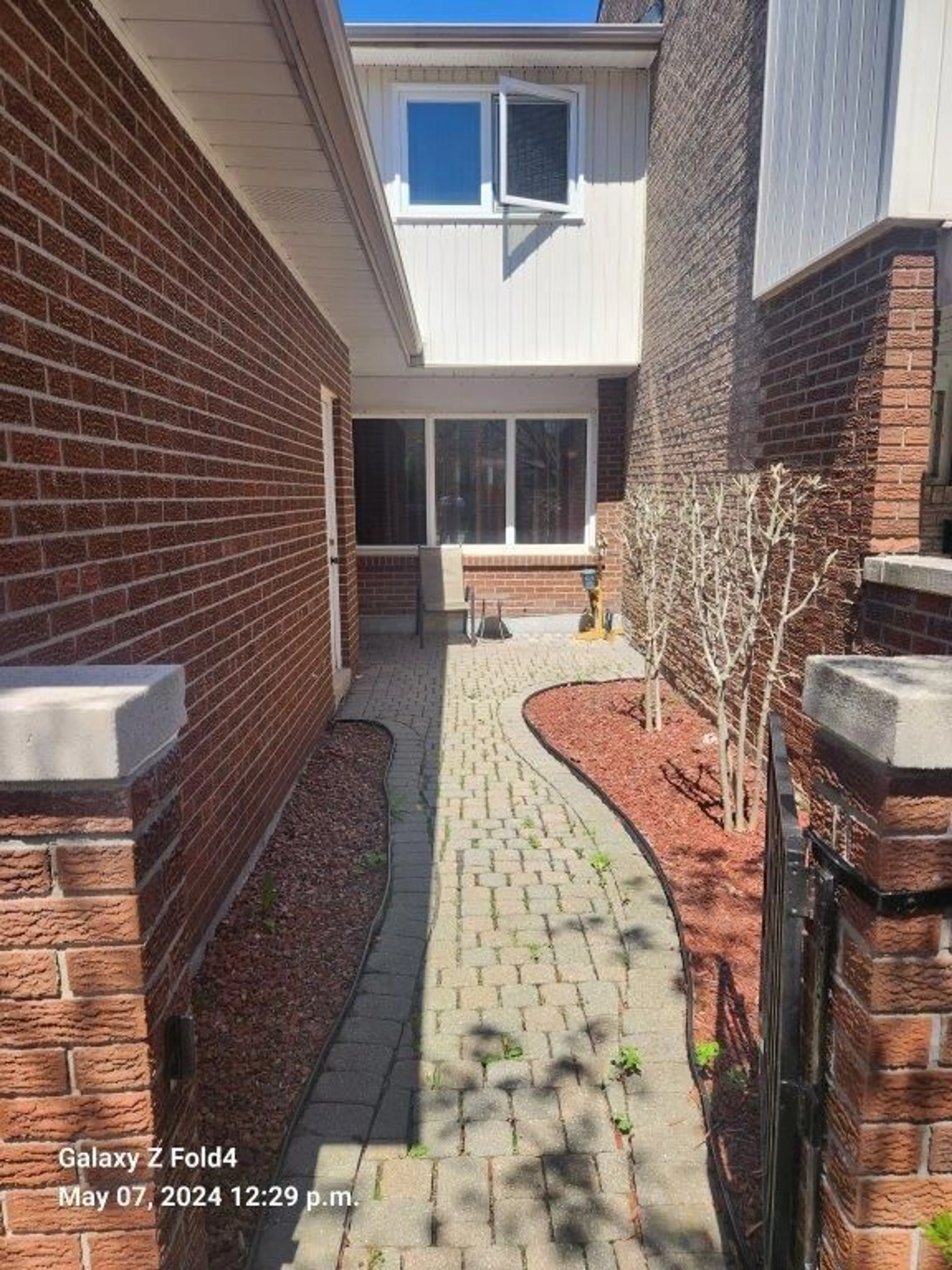 Home with brick exterior material for 5153 BANTING Crt, Burlington Ontario L7L 2Z4