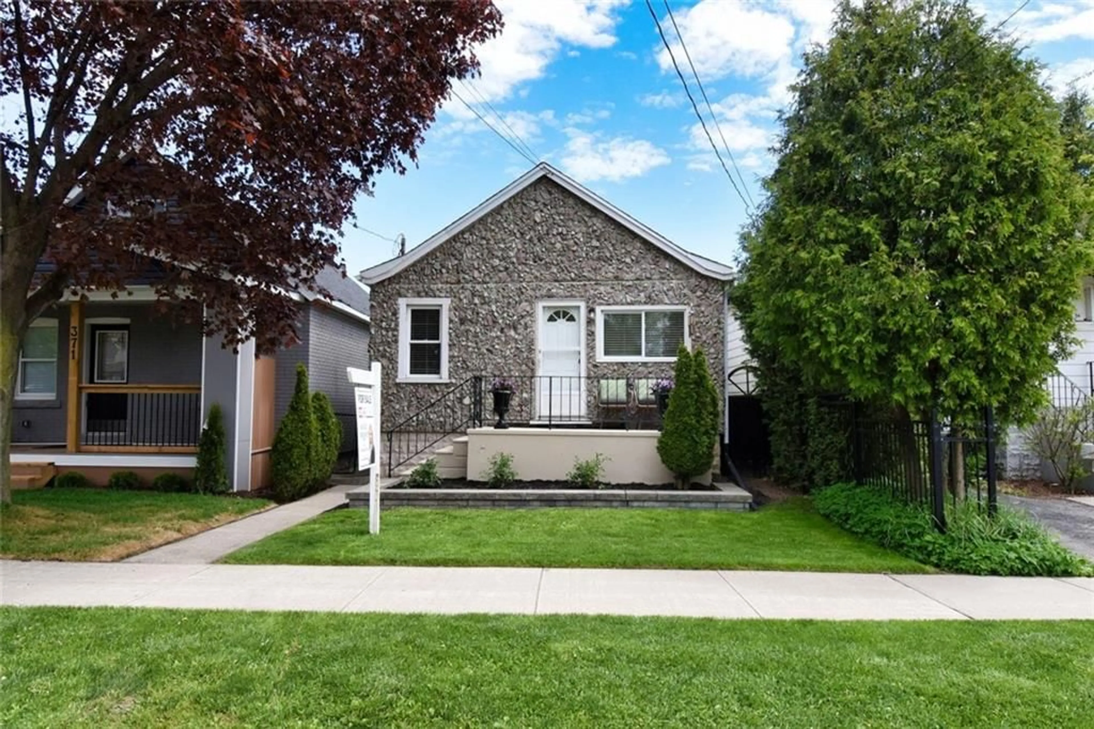Frontside or backside of a home for 373 UPPER WENTWORTH St, Hamilton Ontario L9A 4T4