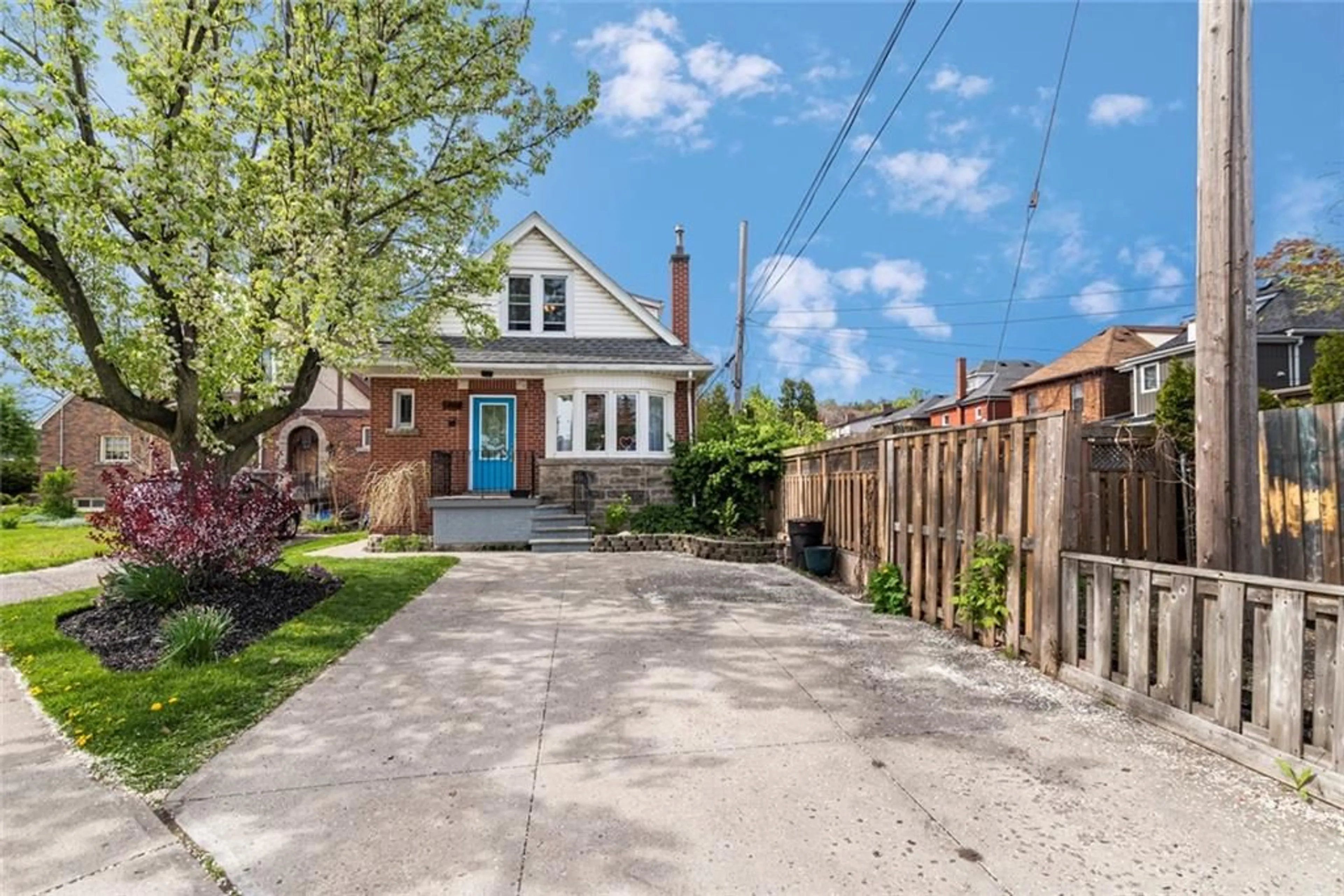 Frontside or backside of a home for 1468 King St, Hamilton Ontario L8K 1S7