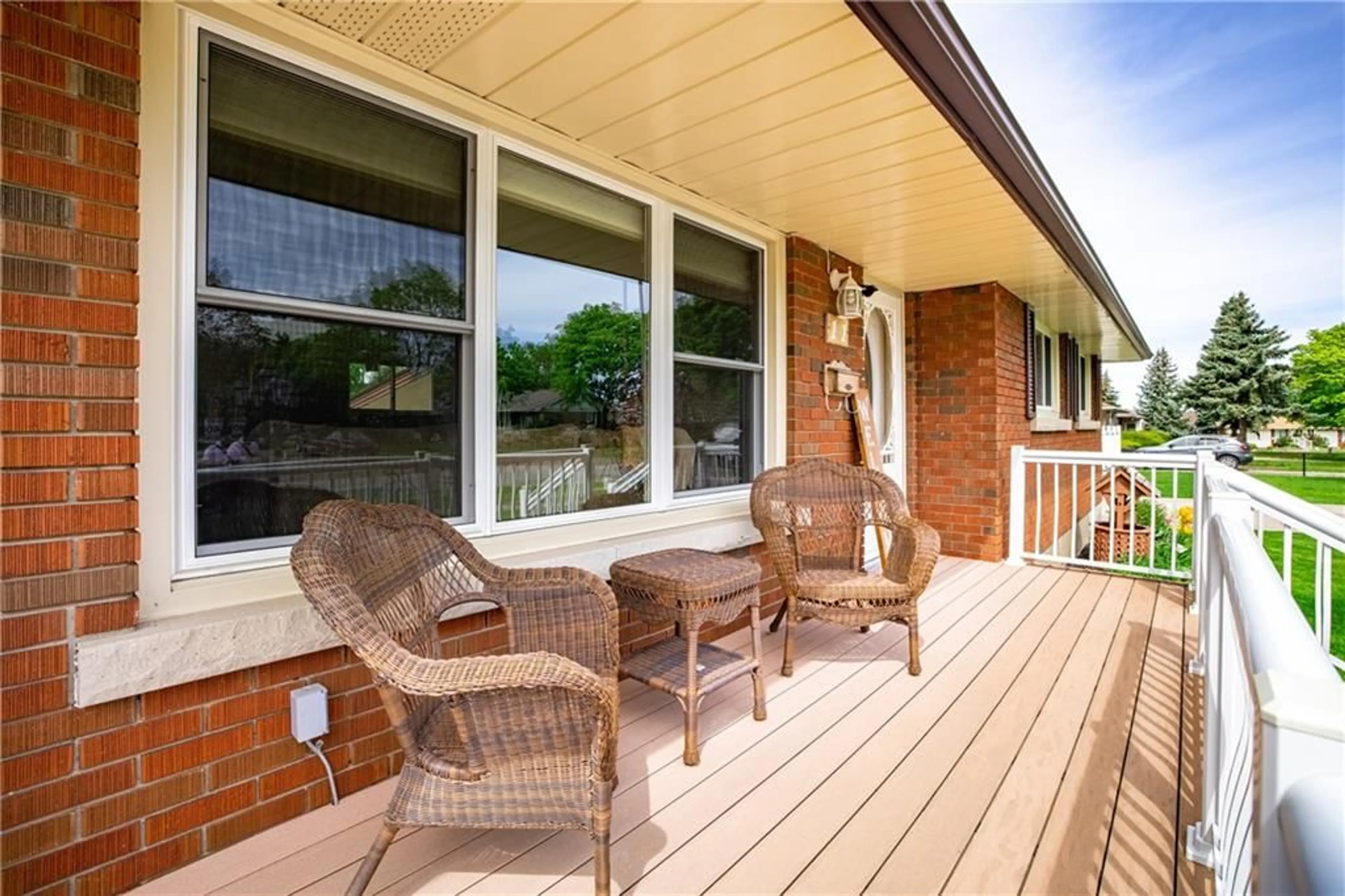 Patio for 11 GLENGARRY Rd, St. Catharines Ontario L2T 2T9