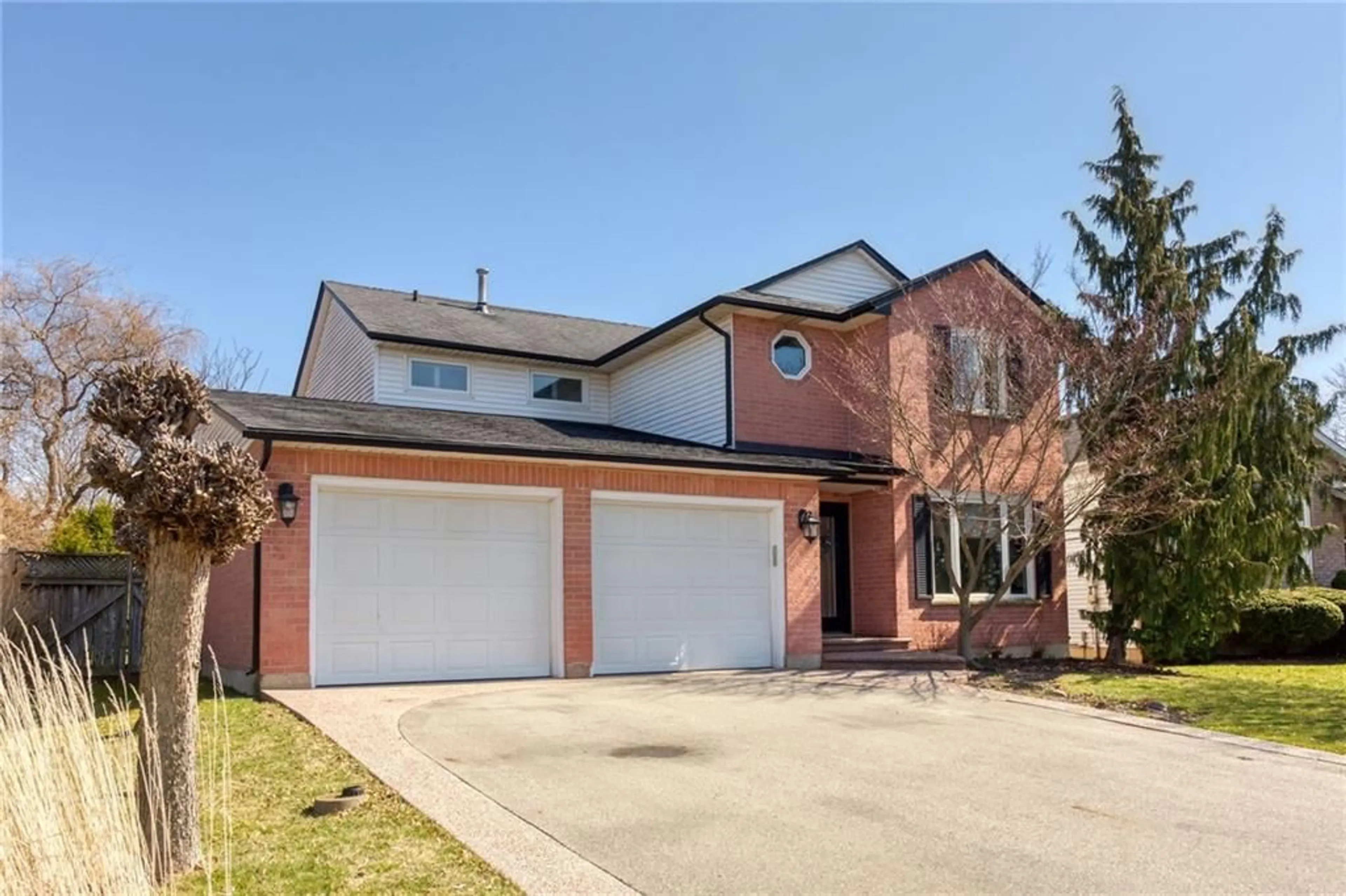 Frontside or backside of a home for 42 Caledonia Dr, Caledonia Ontario N3W 1H3