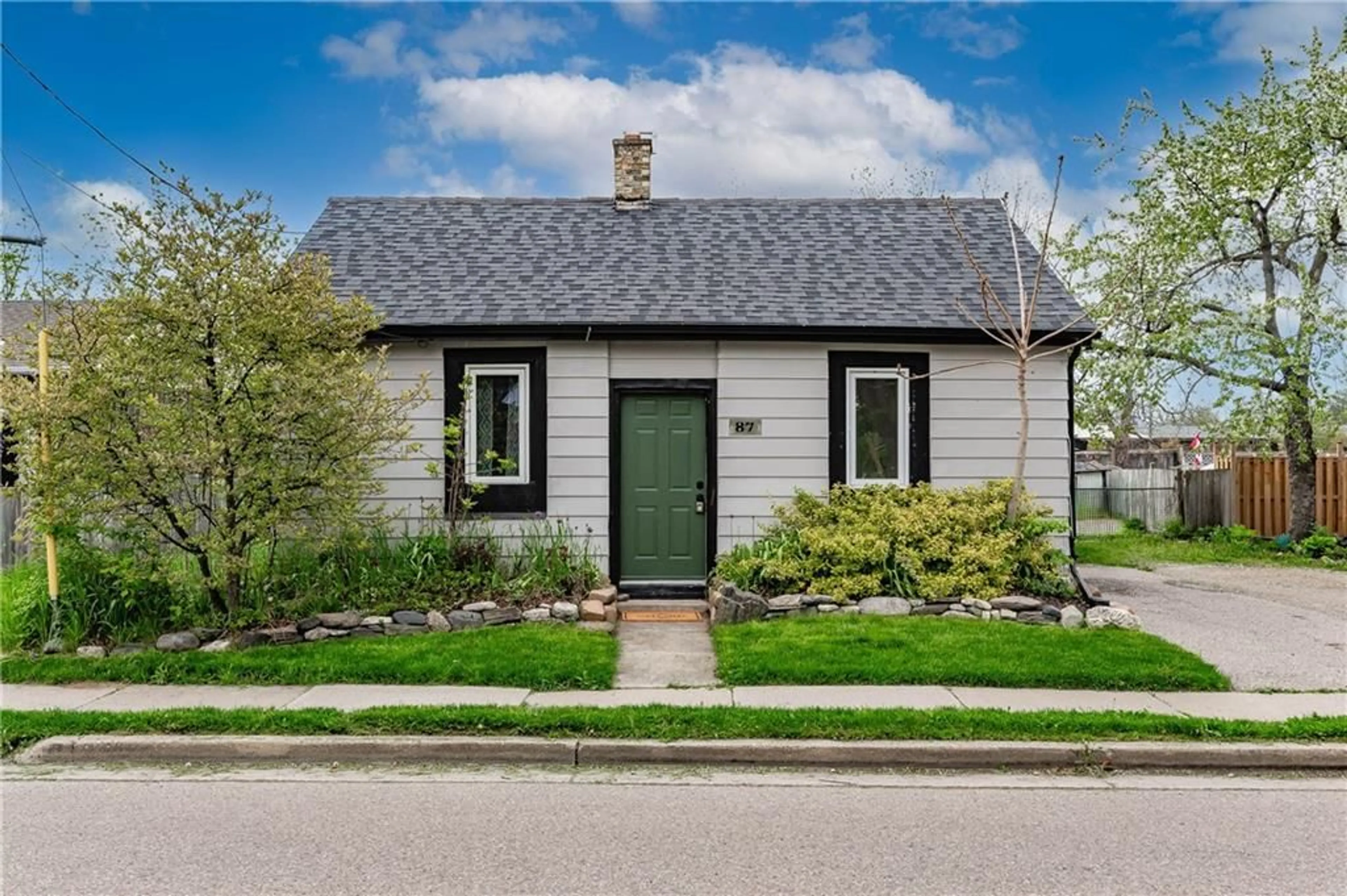 Cottage for 87 Inkerman St, Guelph Ontario N1H 3C6