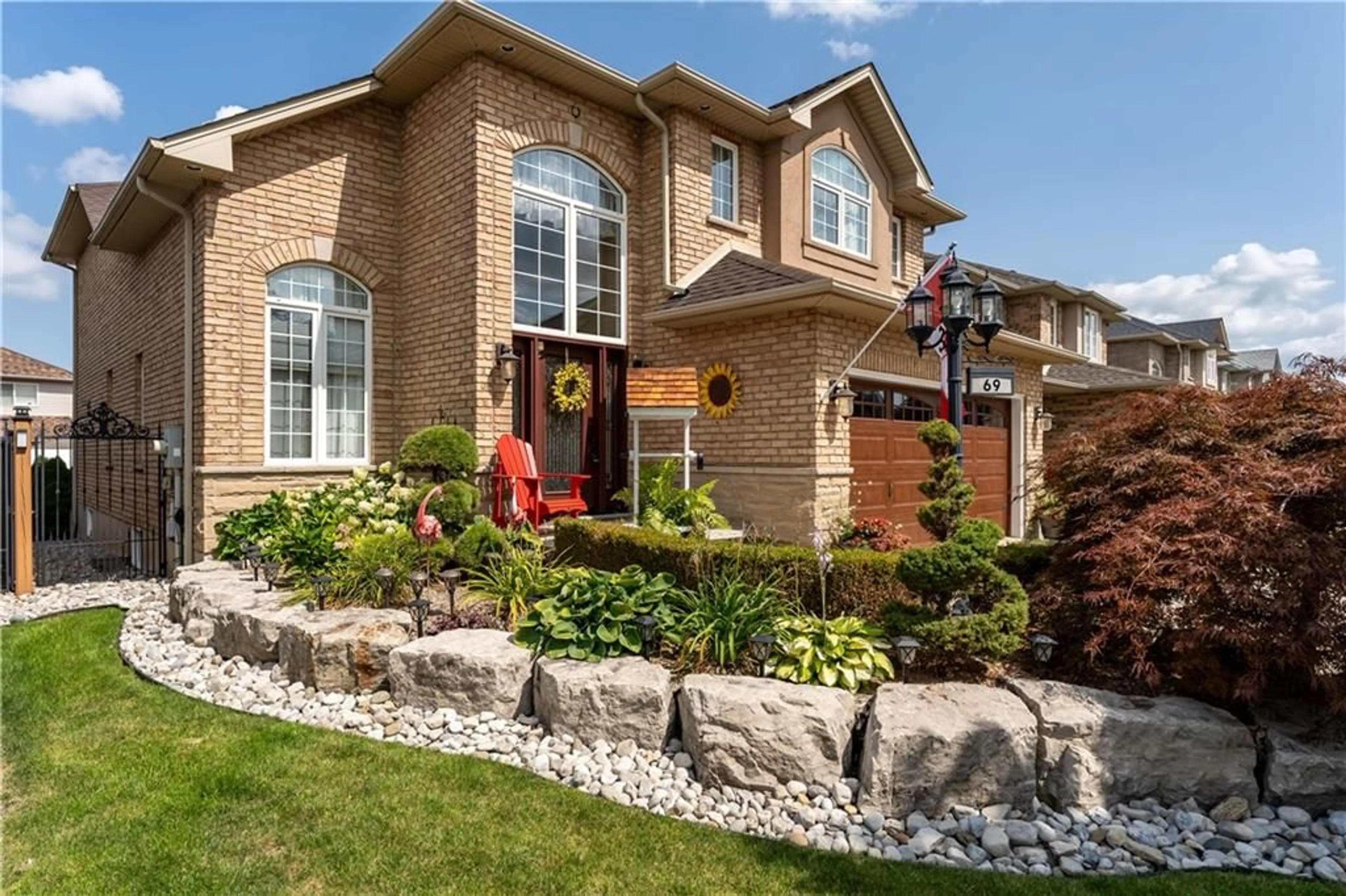 Home with brick exterior material for 69 Hillcroft Dr, Stoney Creek Ontario L8J 3W9
