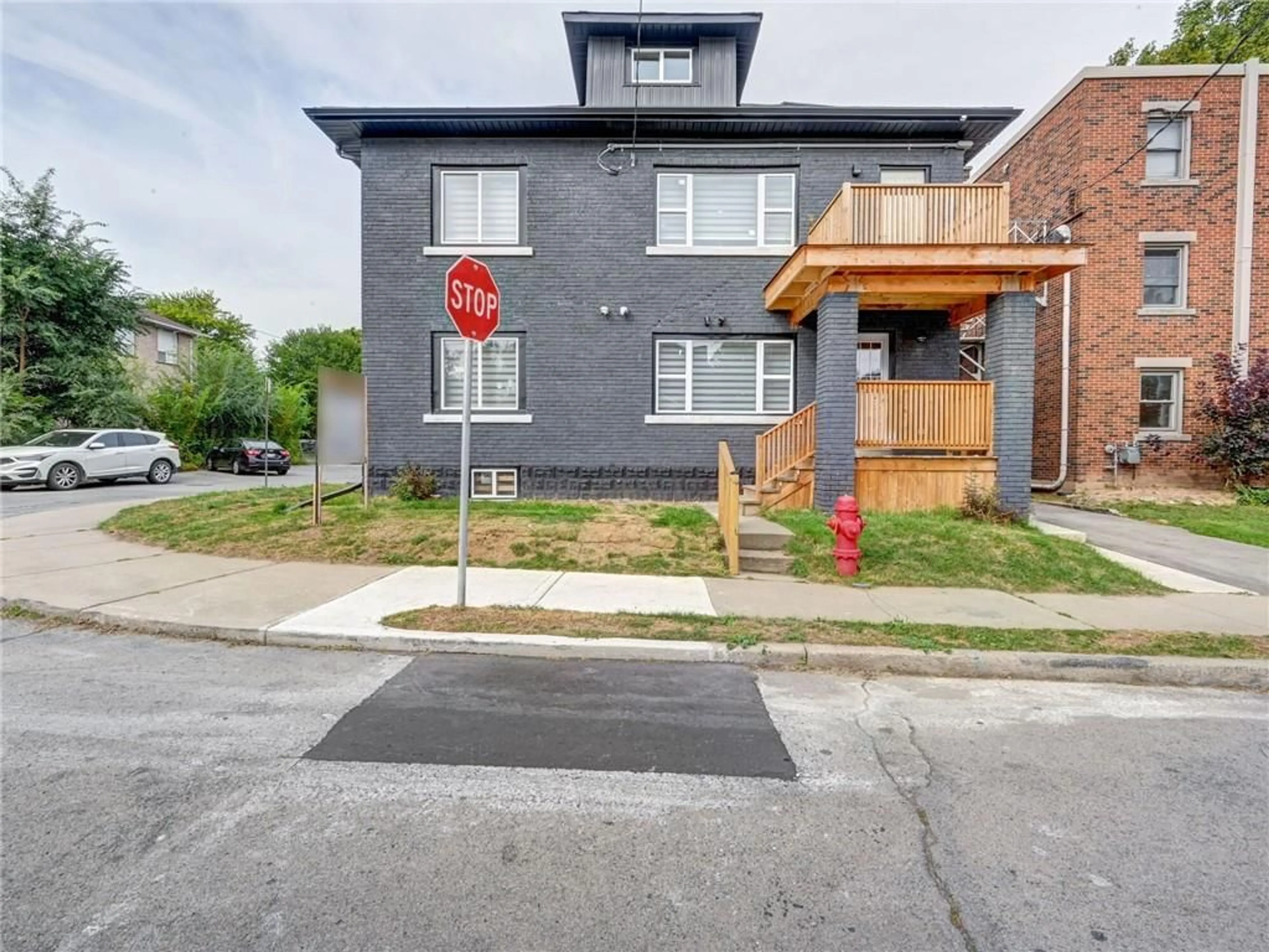 Frontside or backside of a home for 88 TISDALE St, Hamilton Ontario L8N 2W2