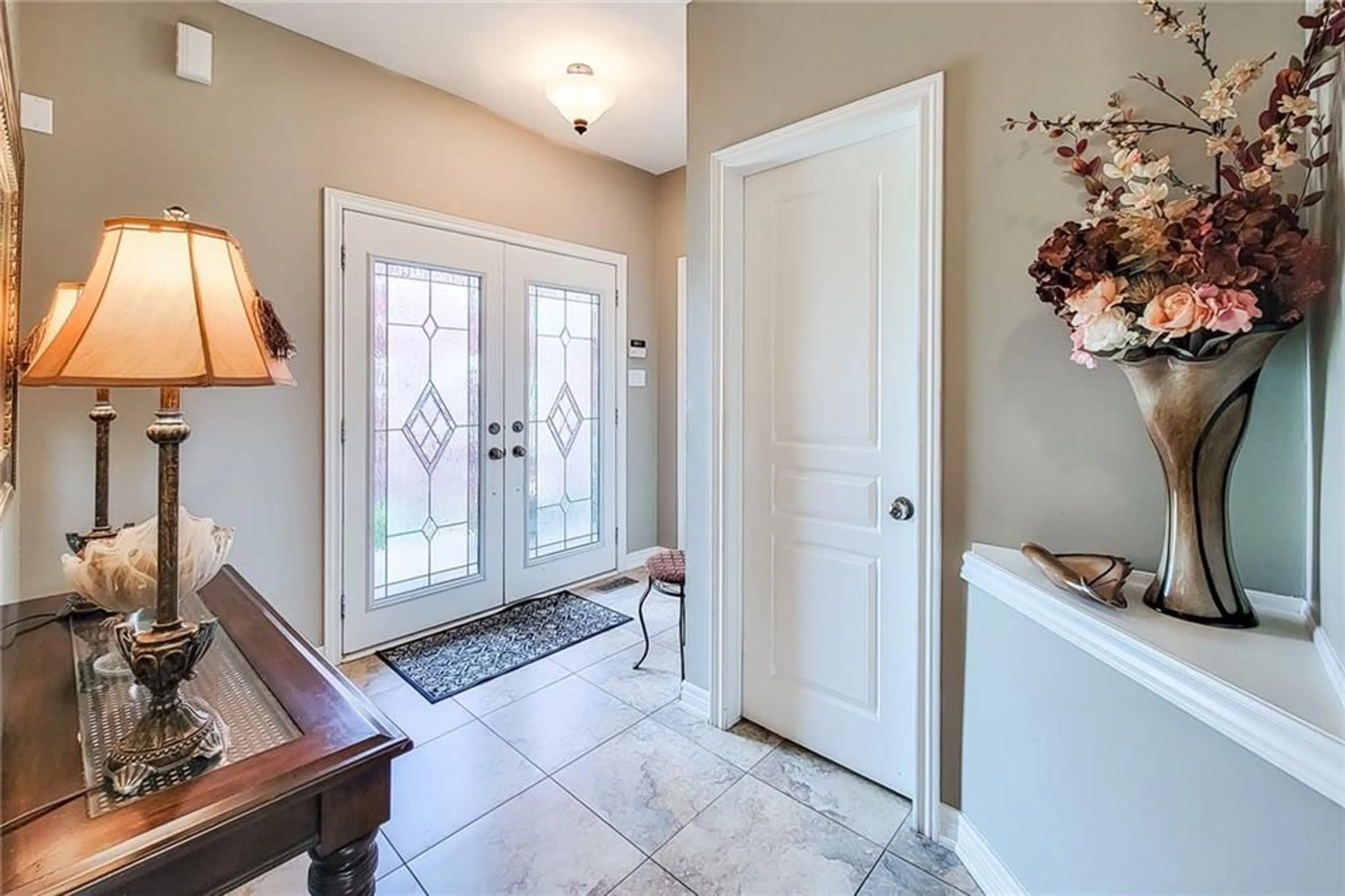 Indoor entryway for 90 FAIR St, Ancaster Ontario L9K 0A7