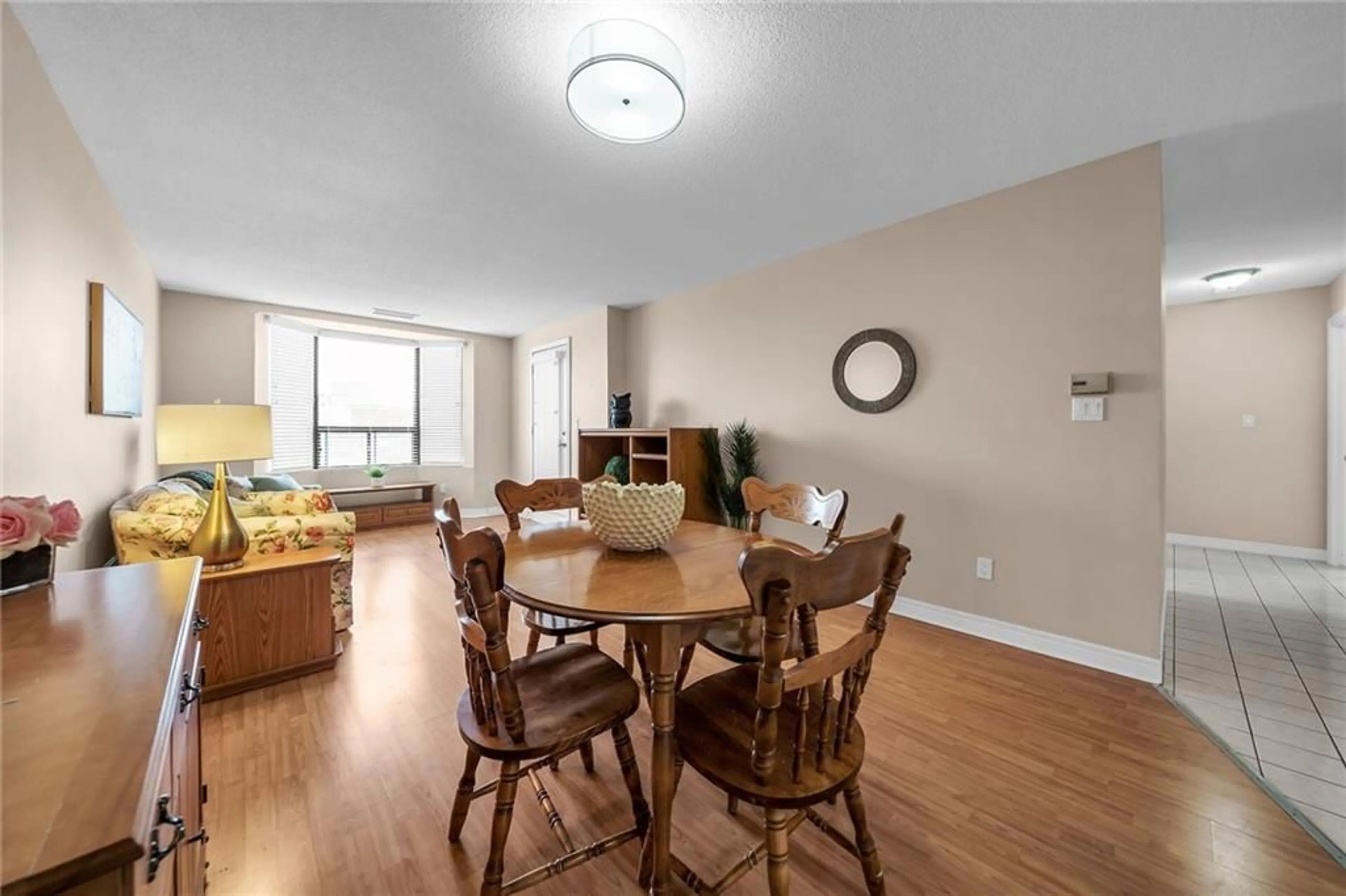 Dining room for 5 OGILVIE St #406, Dundas Ontario L9H 2S1