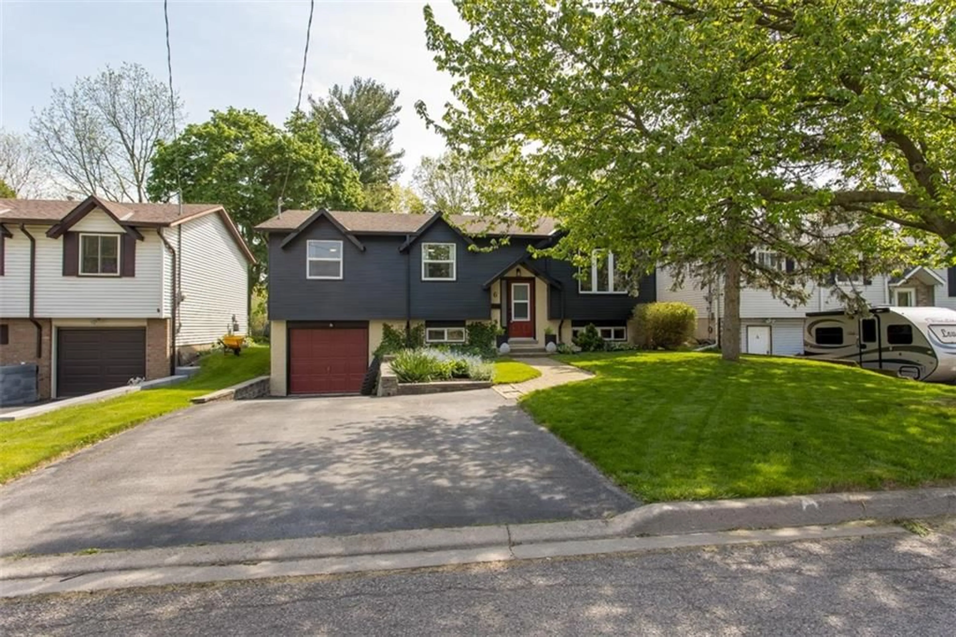 Frontside or backside of a home for 6 WATSONS Lane, Hamilton Ontario L9H 1T3