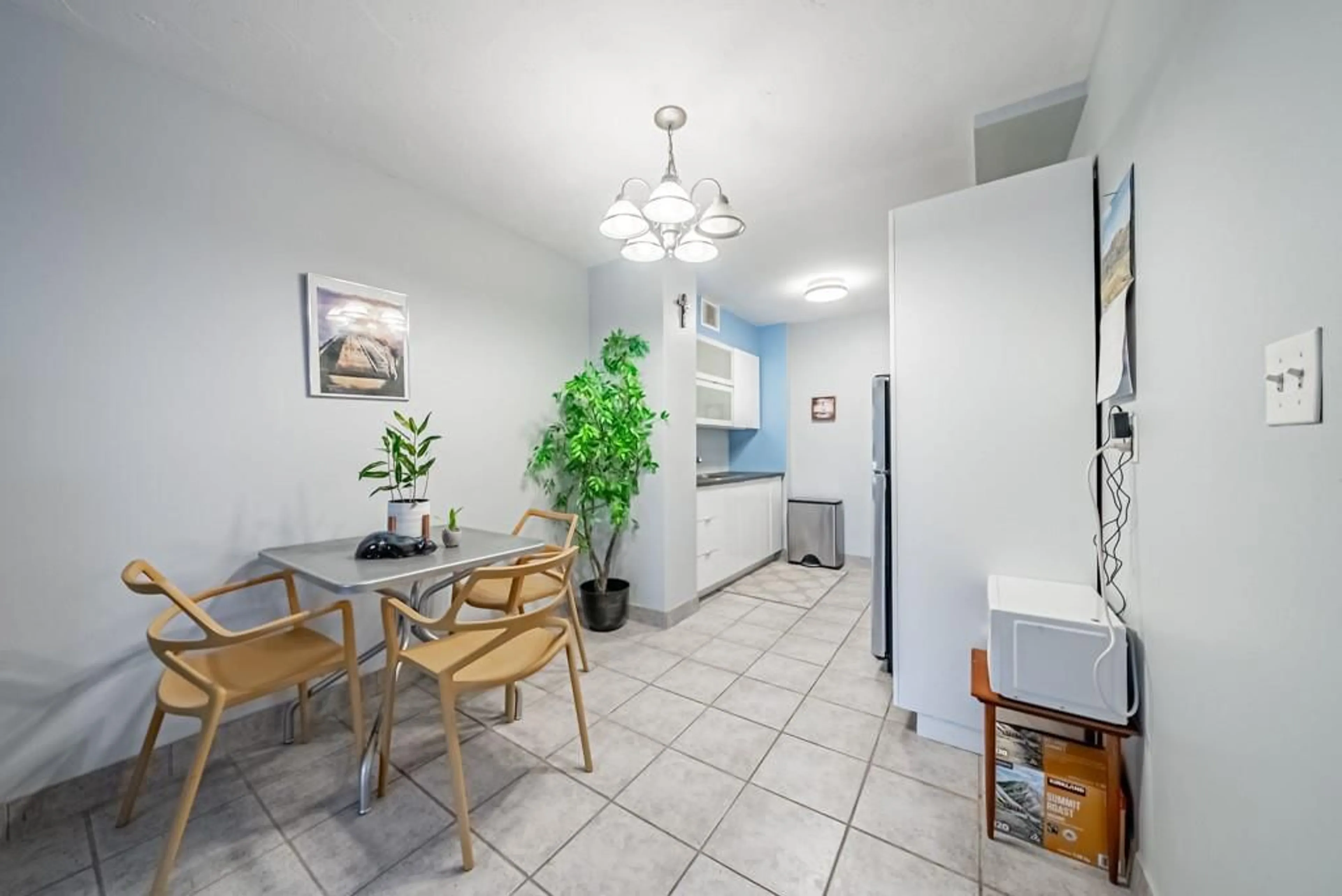 Standard kitchen for 141 Catharine St #305, Hamilton Ontario L8N 2J7