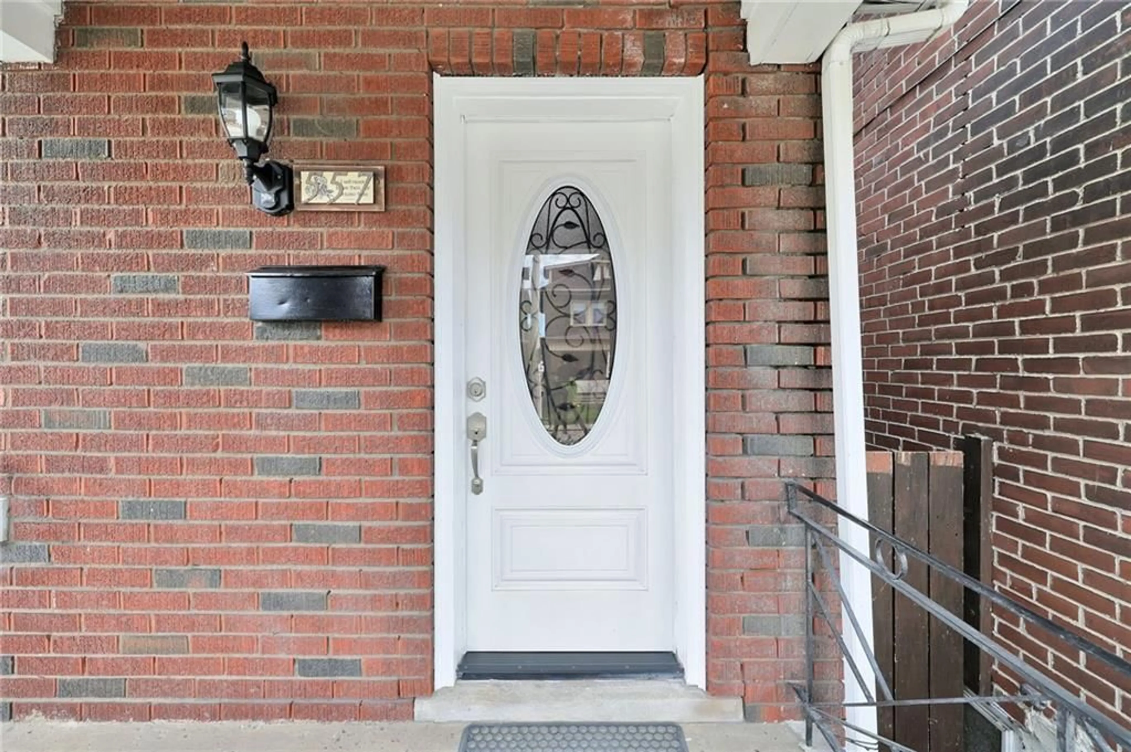 Indoor entryway, wood floors for 557 Cannon St, Hamilton Ontario L8L 2G2