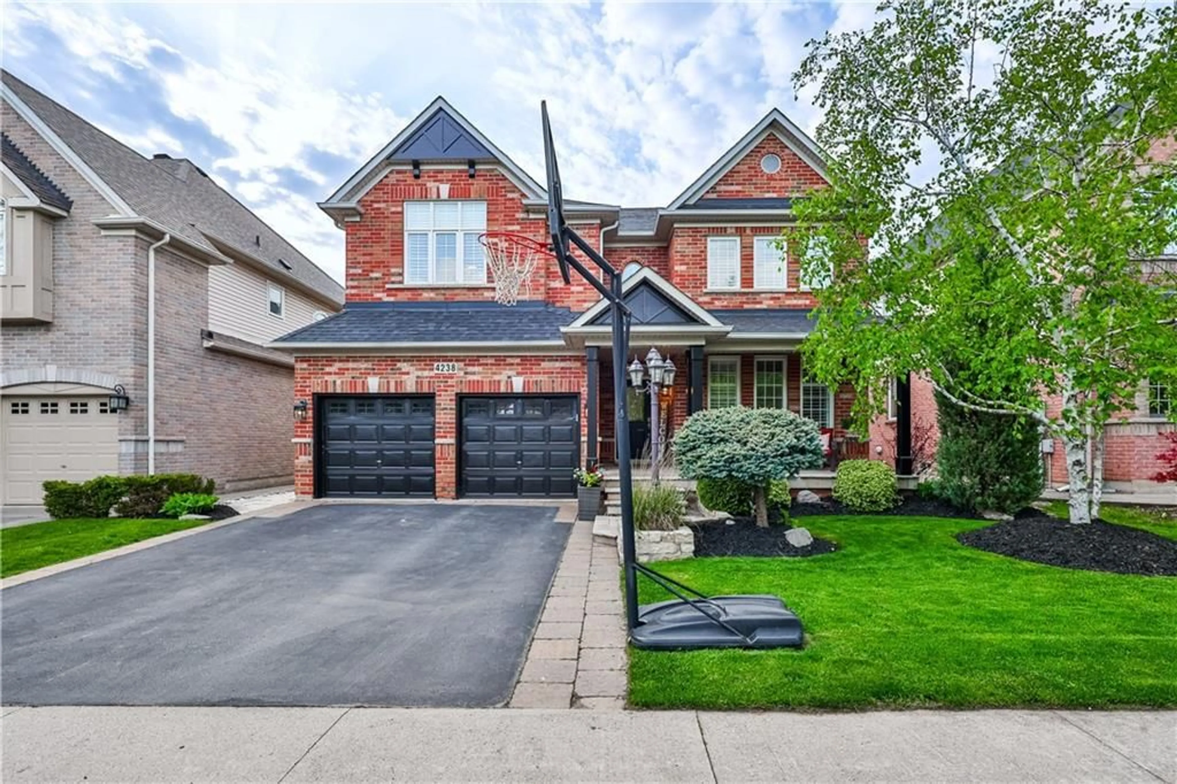 Home with brick exterior material for 4238 KANE Cres, Burlington Ontario L7M 5C2