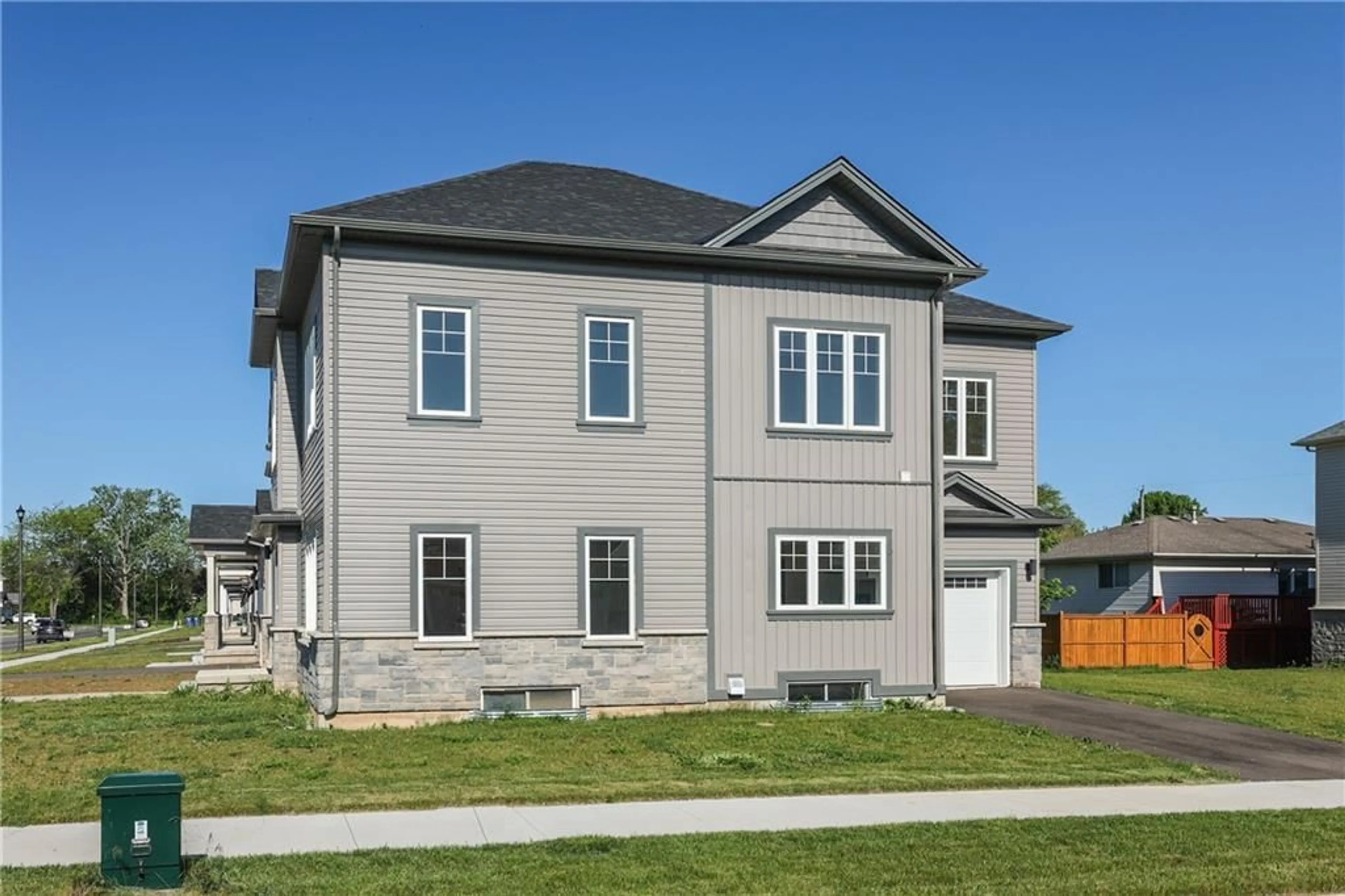 Frontside or backside of a home for 2 BROMLEY Dr, St. Catharines Ontario L2M 1R1