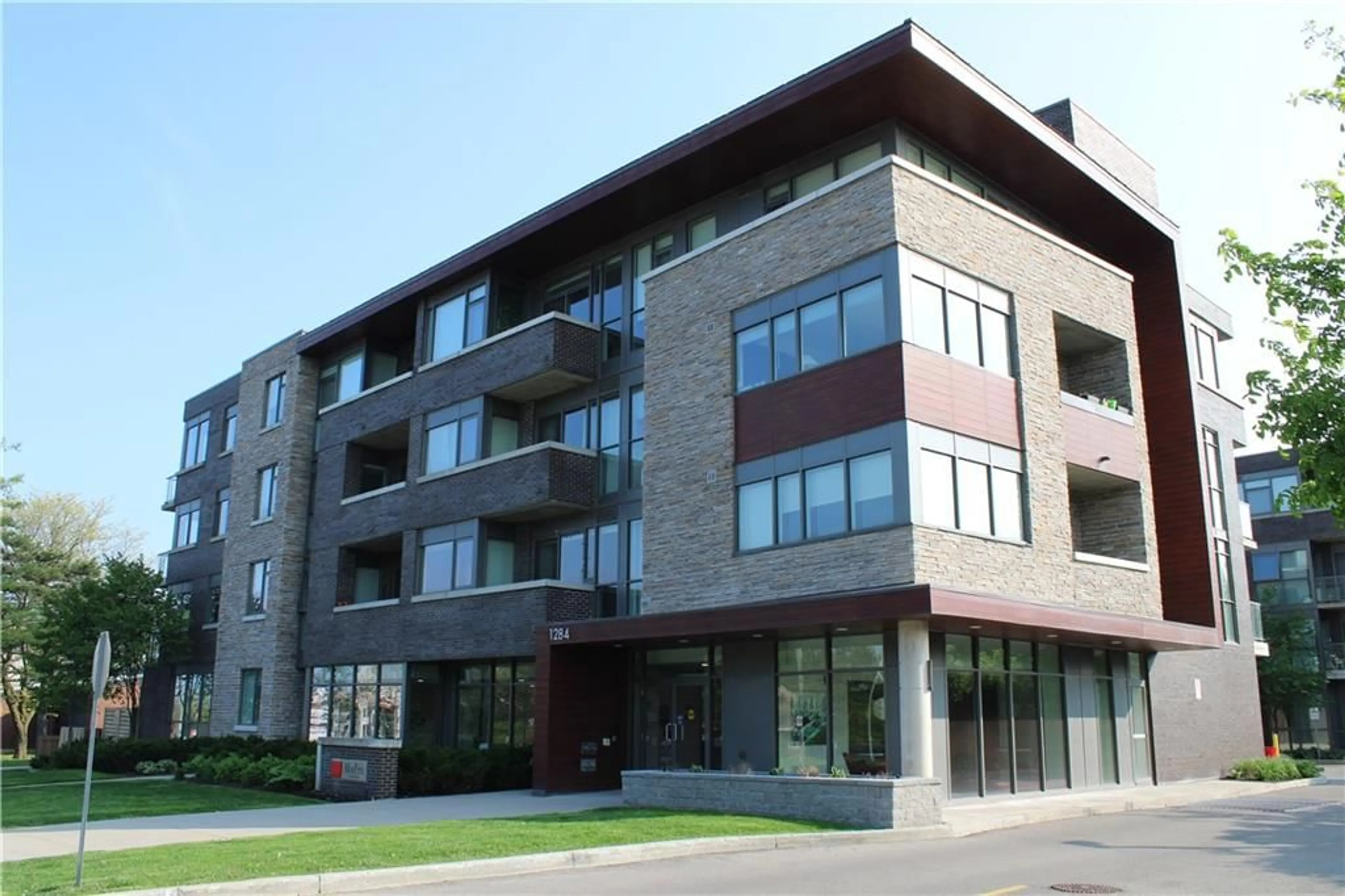 A pic from exterior of the house or condo for 1284 Guelph Line #216, Burlington Ontario L7T 0T9