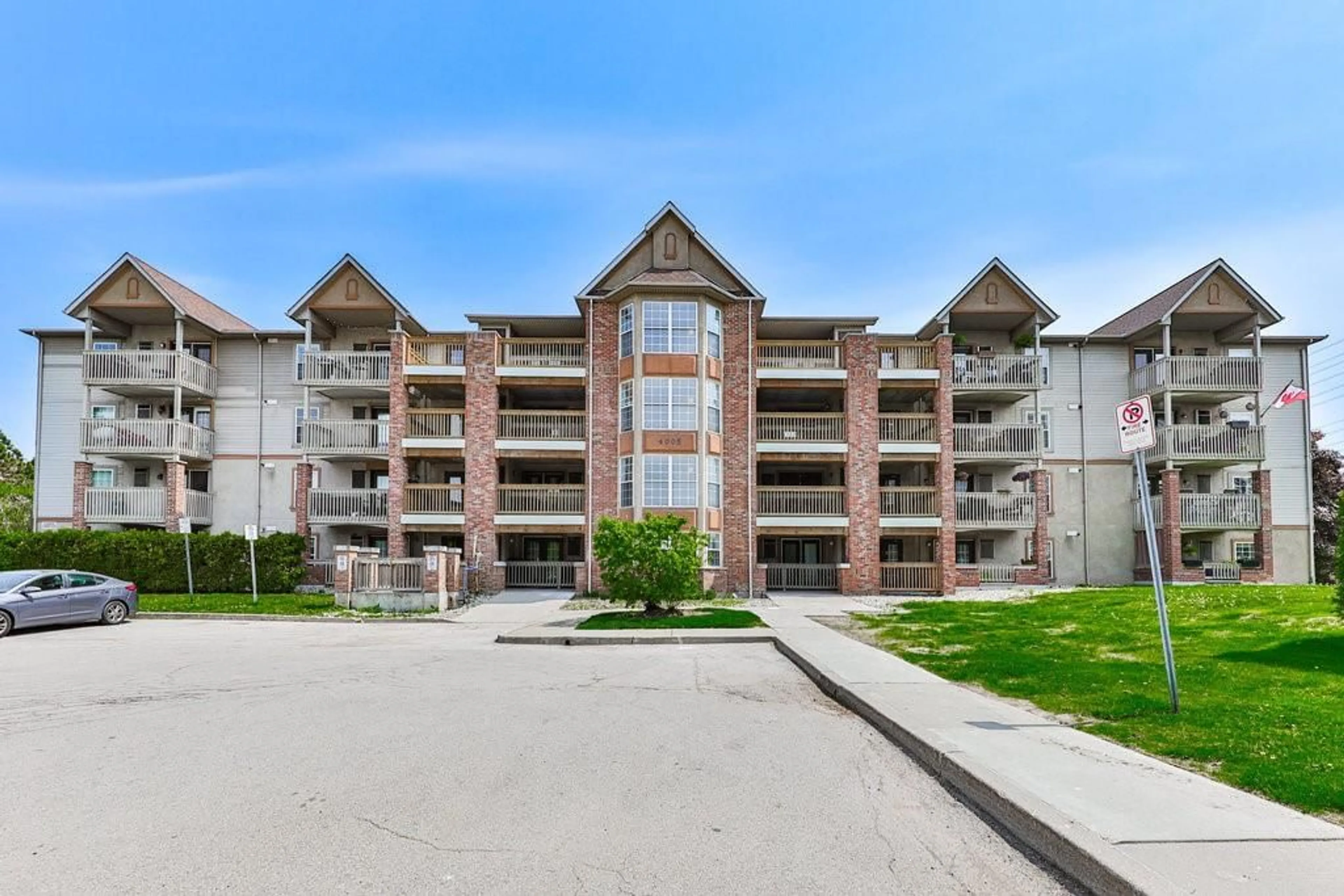 A pic from exterior of the house or condo for 4005 KILMER Dr #206, Burlington Ontario L7M 4M2
