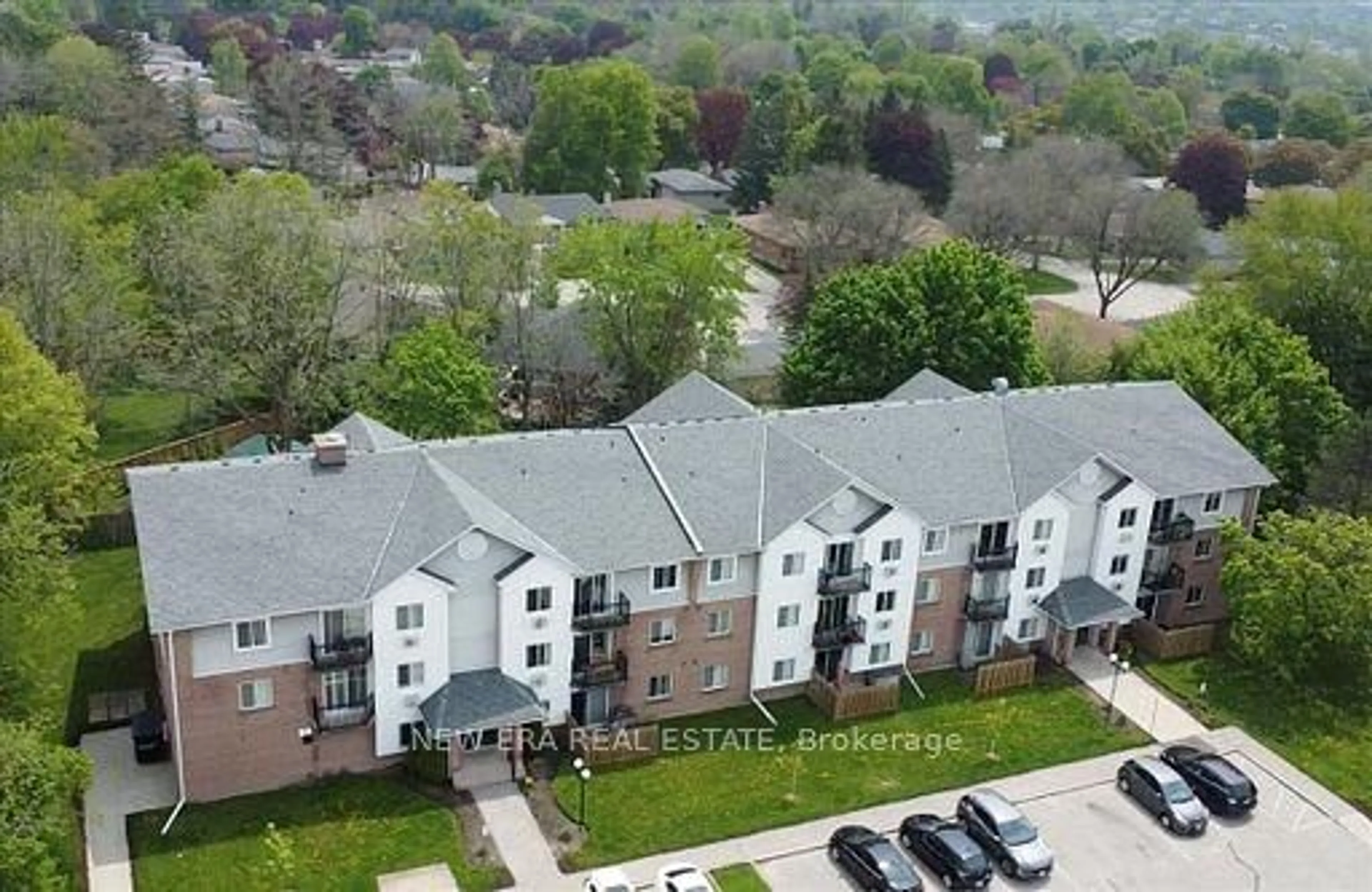 A pic from exterior of the house or condo for 270 Eiwo Crt, Waterloo Ontario N2K 3M6